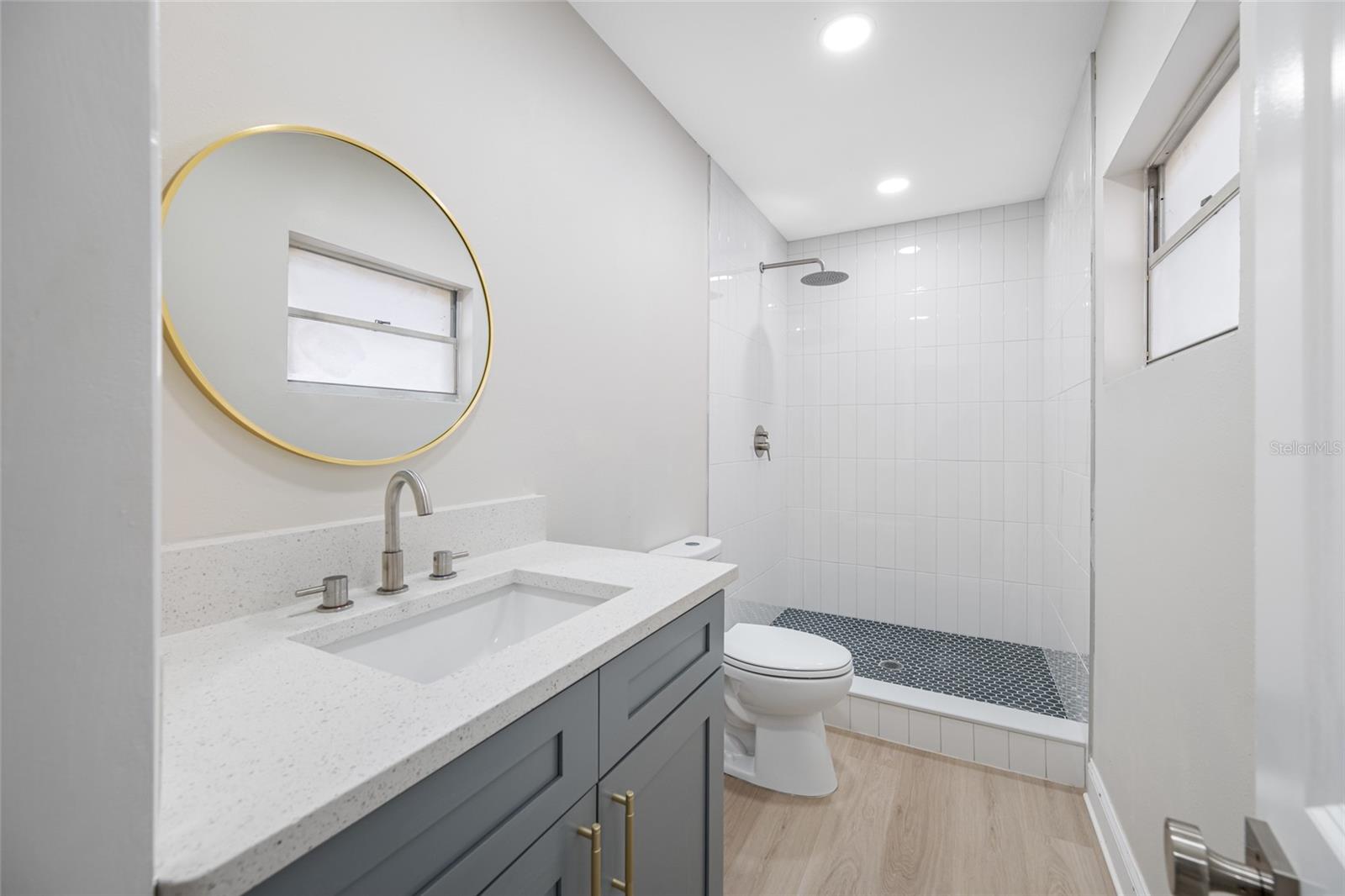 Image 13 of 17 For 140 Davis Boulevard 4