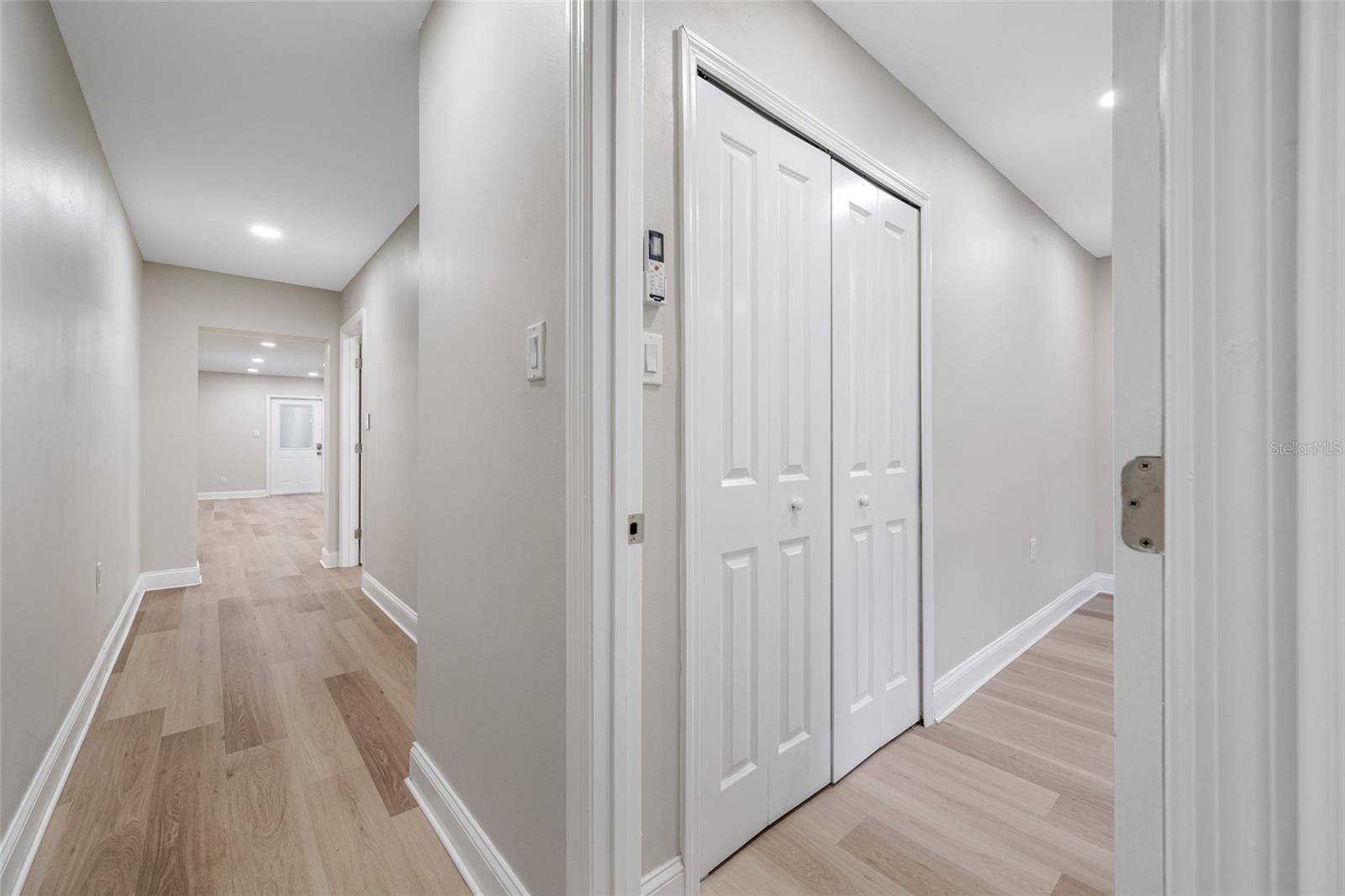 Image 14 of 17 For 140 Davis Boulevard 4