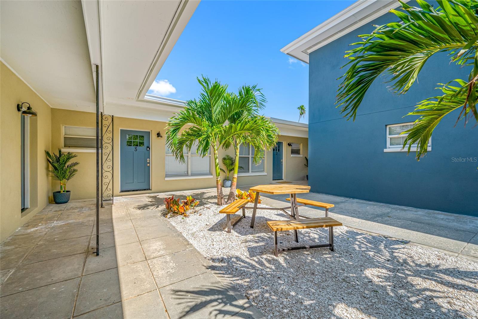 Image 2 of 17 For 140 Davis Boulevard 4