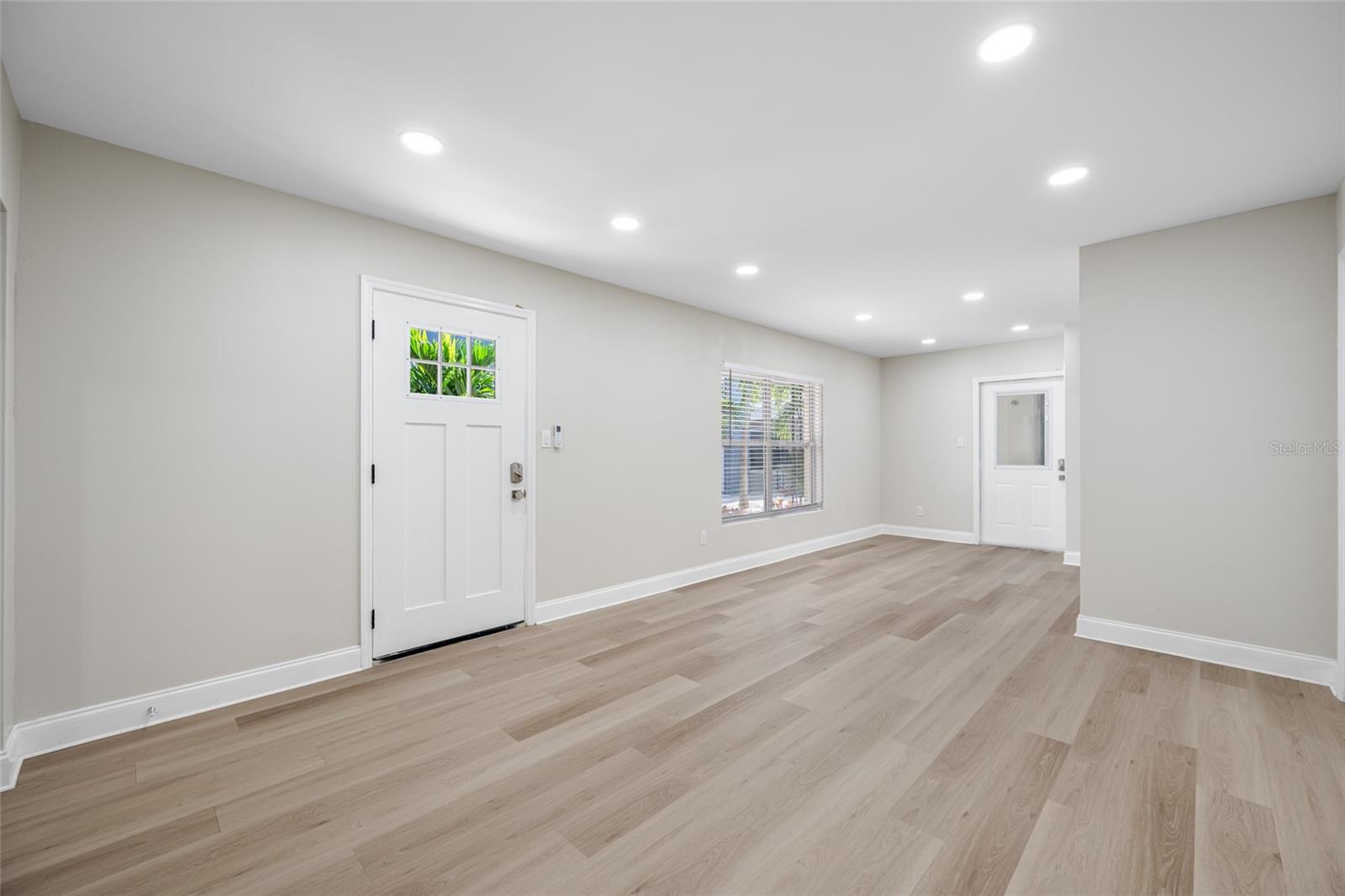 Image 4 of 17 For 140 Davis Boulevard 4