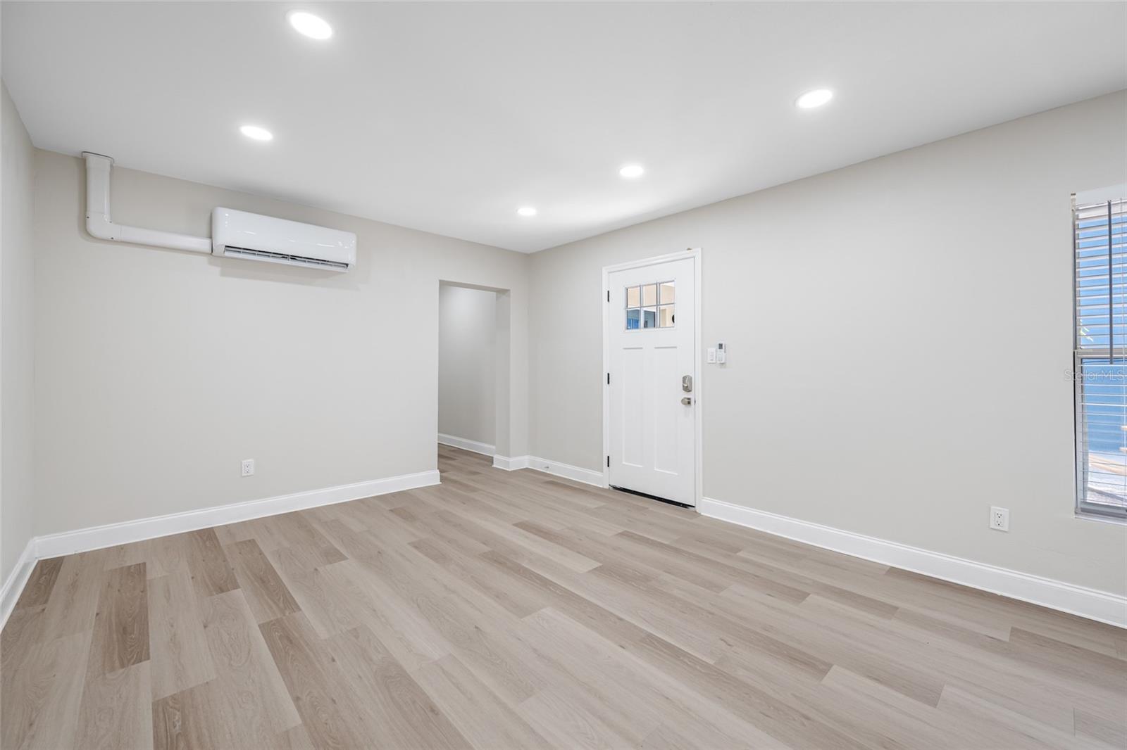 Image 5 of 17 For 140 Davis Boulevard 4
