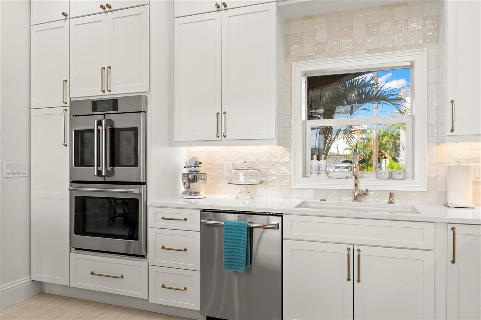 Listing photo id 10 for 2133 Harbor View Drive