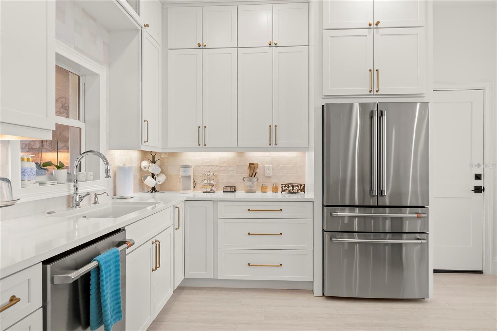 Listing photo id 11 for 2133 Harbor View Drive