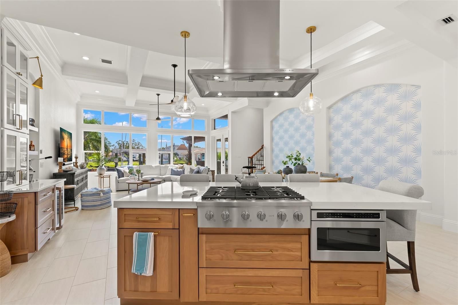 Listing photo id 12 for 2133 Harbor View Drive