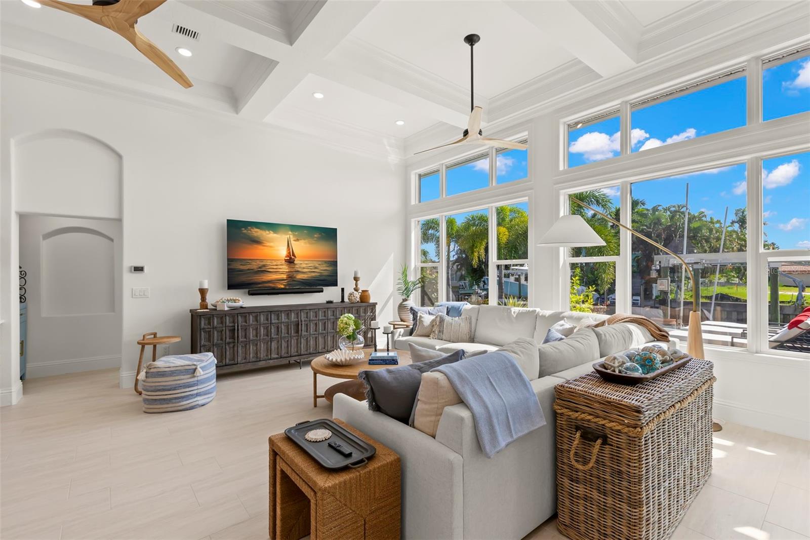 Listing photo id 18 for 2133 Harbor View Drive