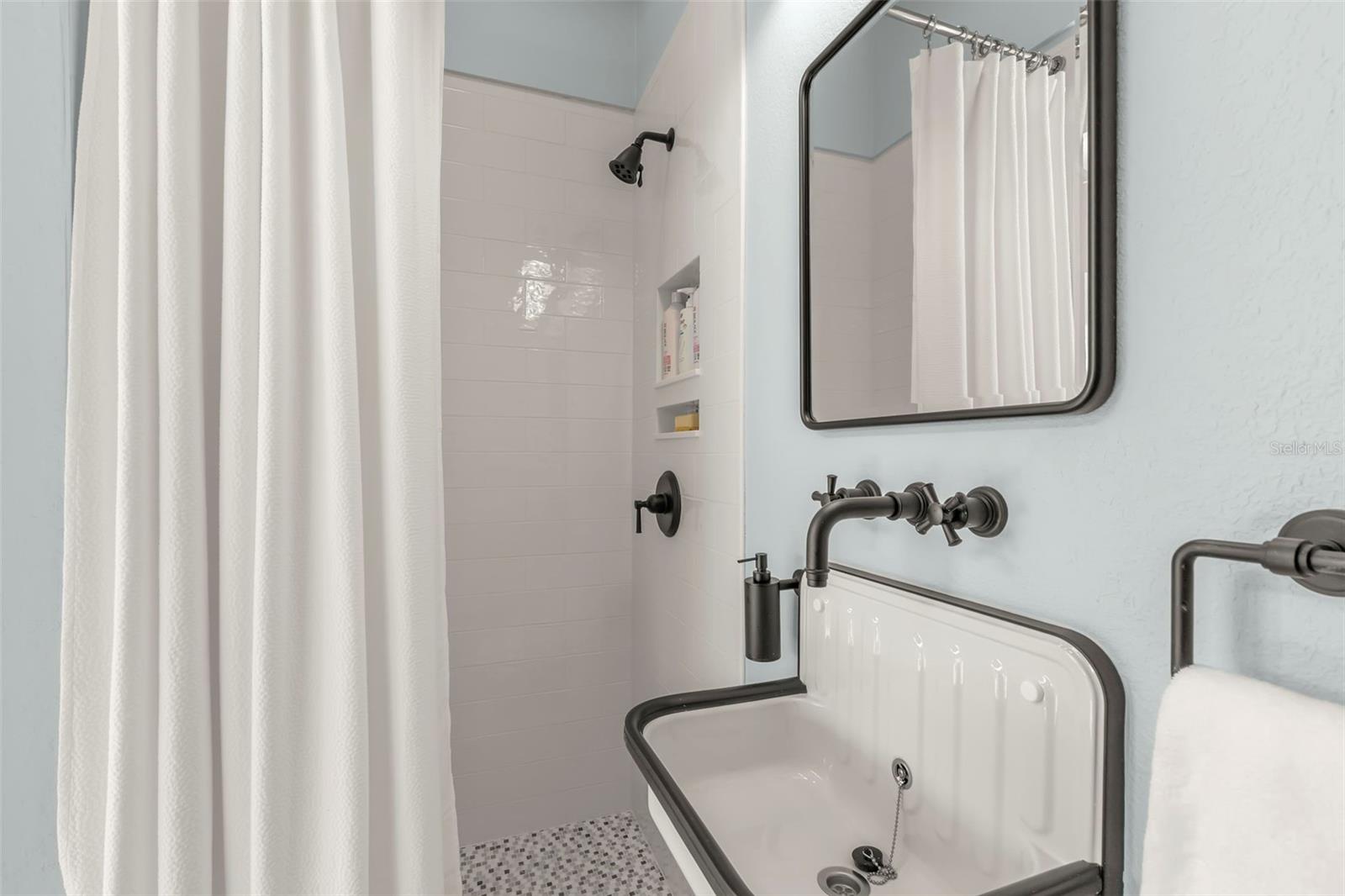 Listing photo id 20 for 2133 Harbor View Drive