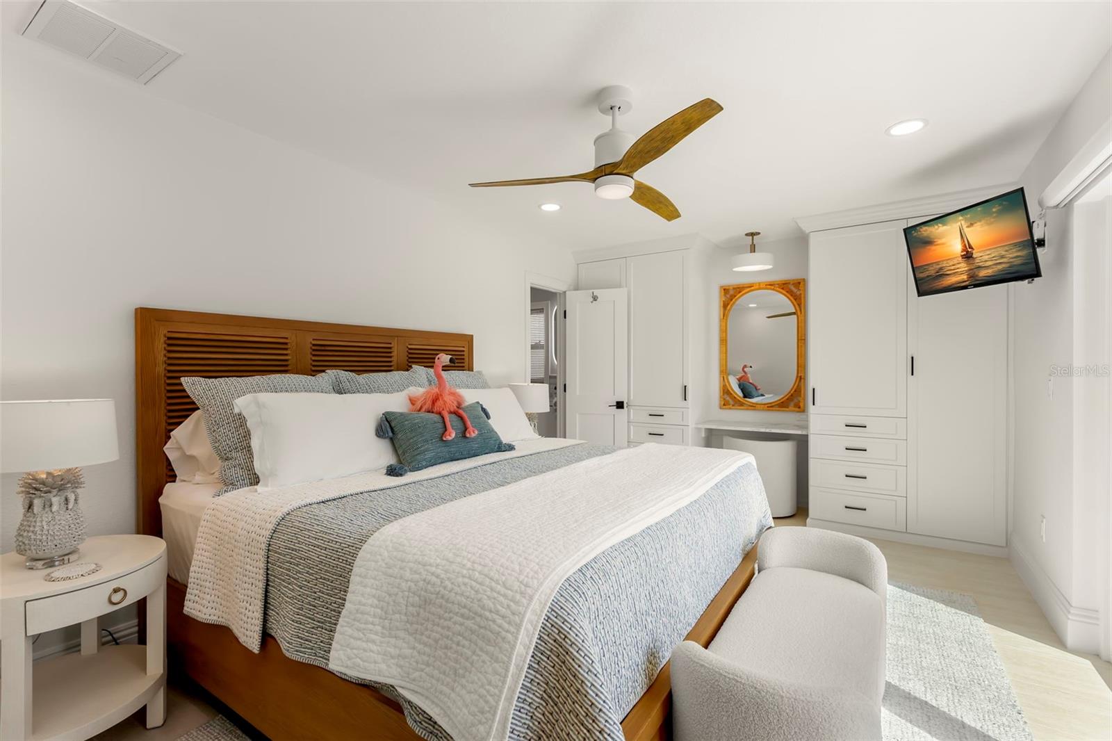 Listing photo id 22 for 2133 Harbor View Drive