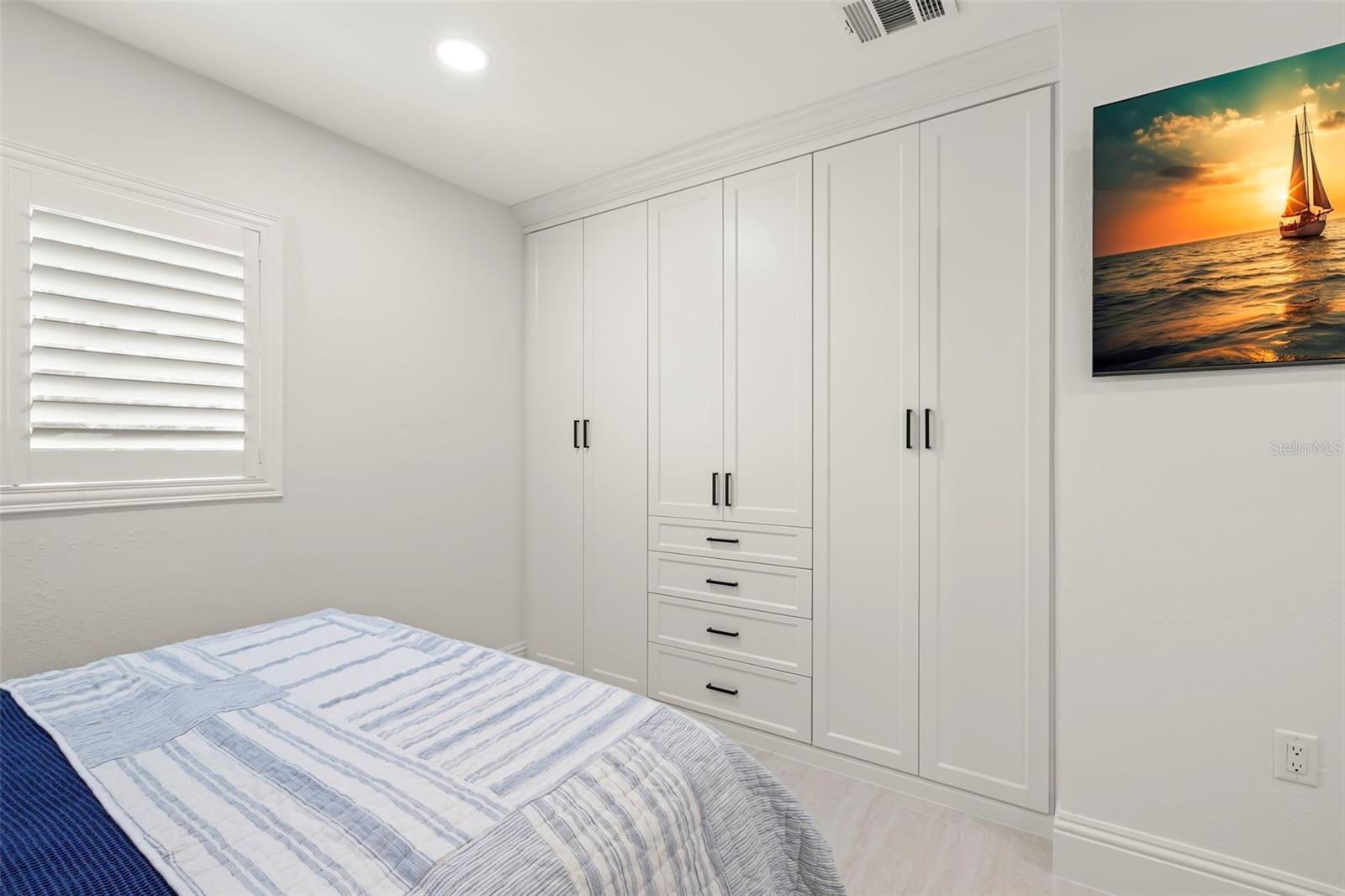 Listing photo id 32 for 2133 Harbor View Drive