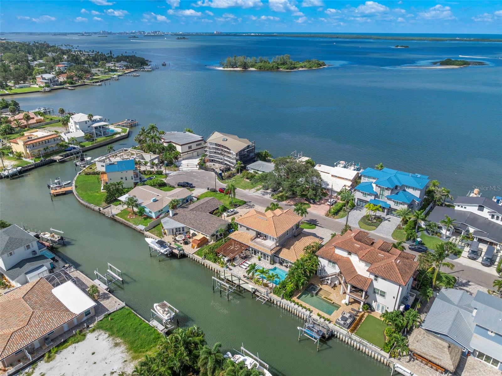 Listing photo id 73 for 2133 Harbor View Drive
