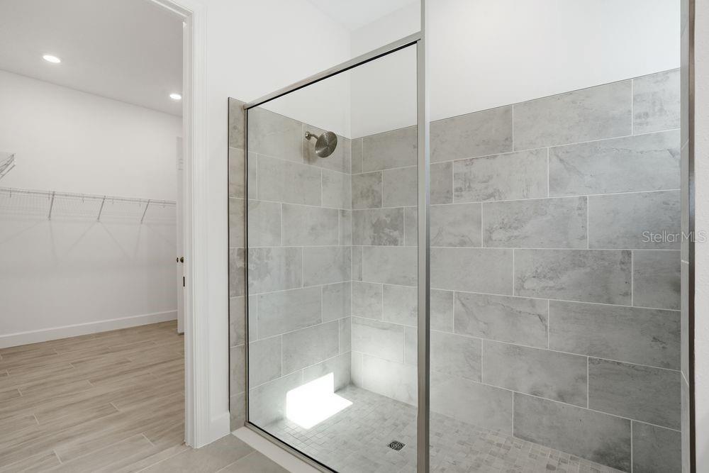 Image 14 of 56 For 13713 Iona Avenue