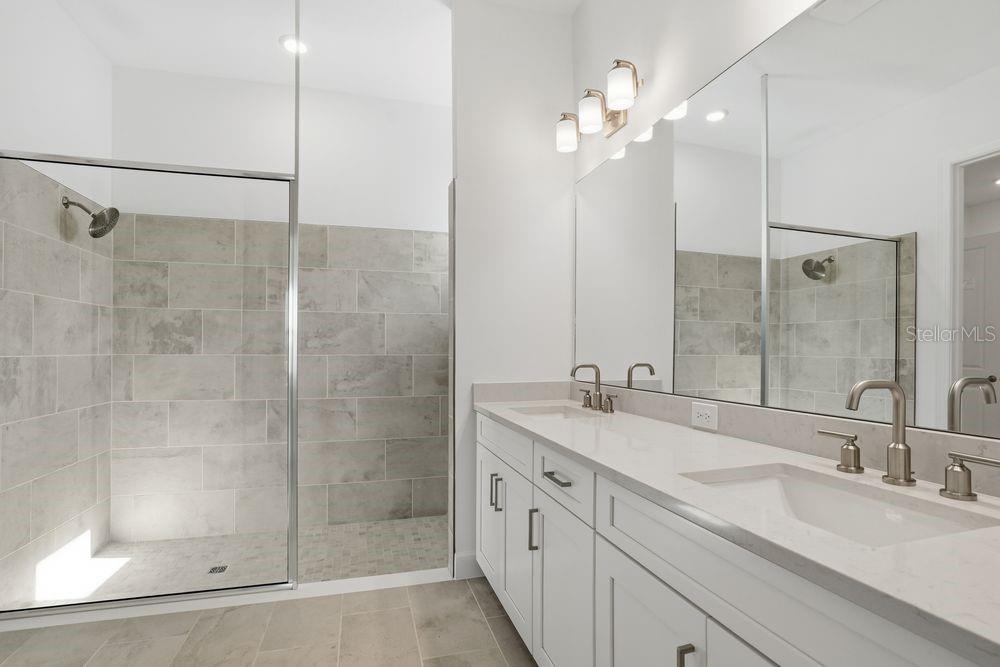 Image 15 of 56 For 13713 Iona Avenue