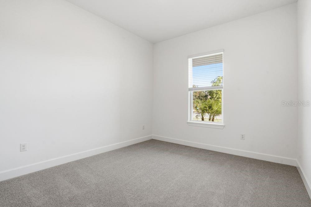 Image 17 of 56 For 13713 Iona Avenue