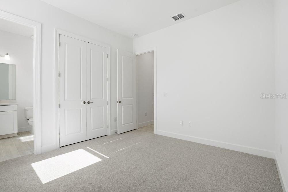 Image 19 of 56 For 13713 Iona Avenue