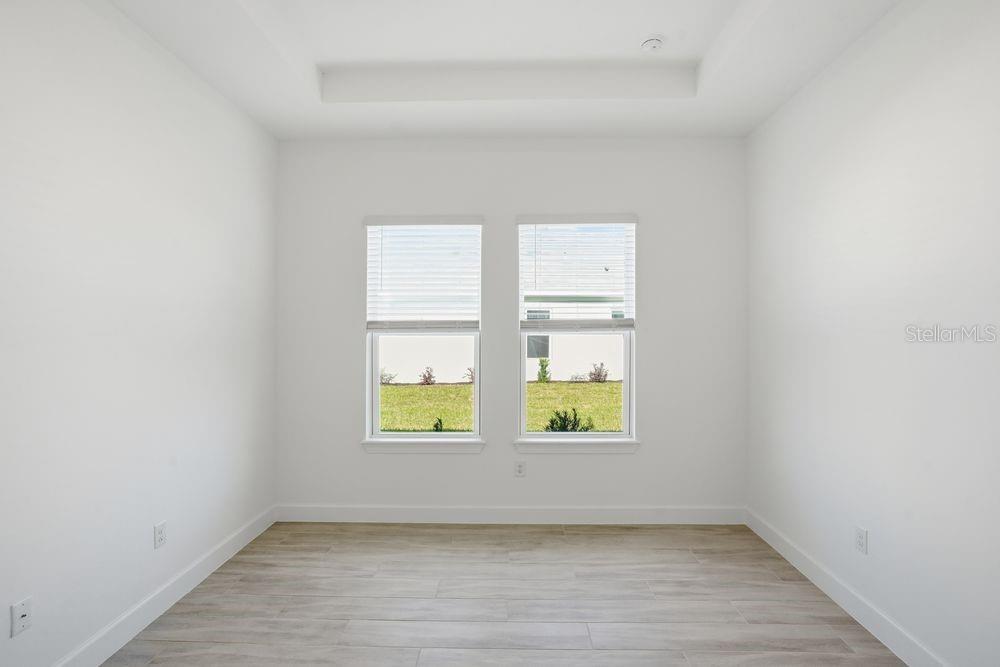 Image 22 of 56 For 13713 Iona Avenue