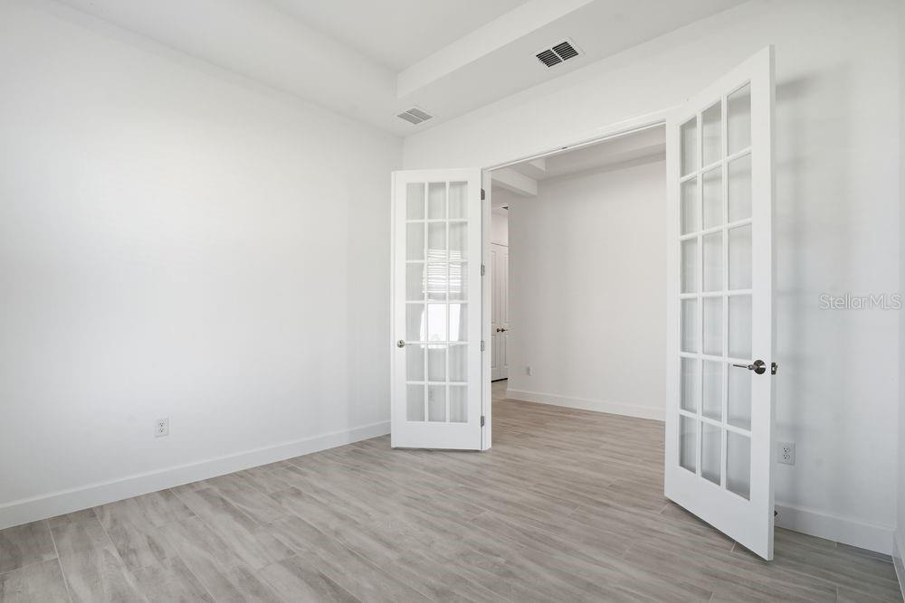 Image 23 of 56 For 13713 Iona Avenue