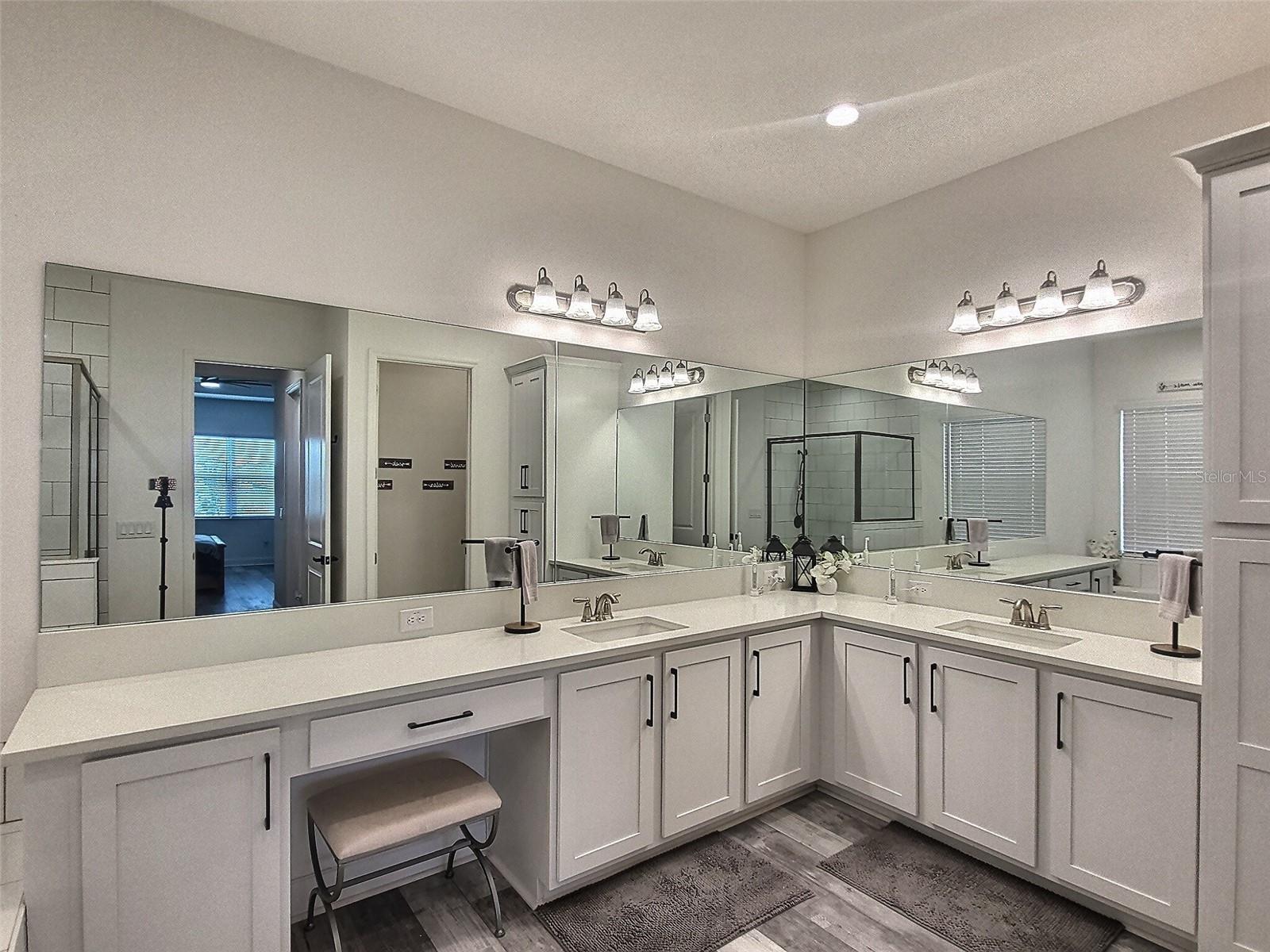 Listing photo id 12 for 3084 Acacia Bay Avenue