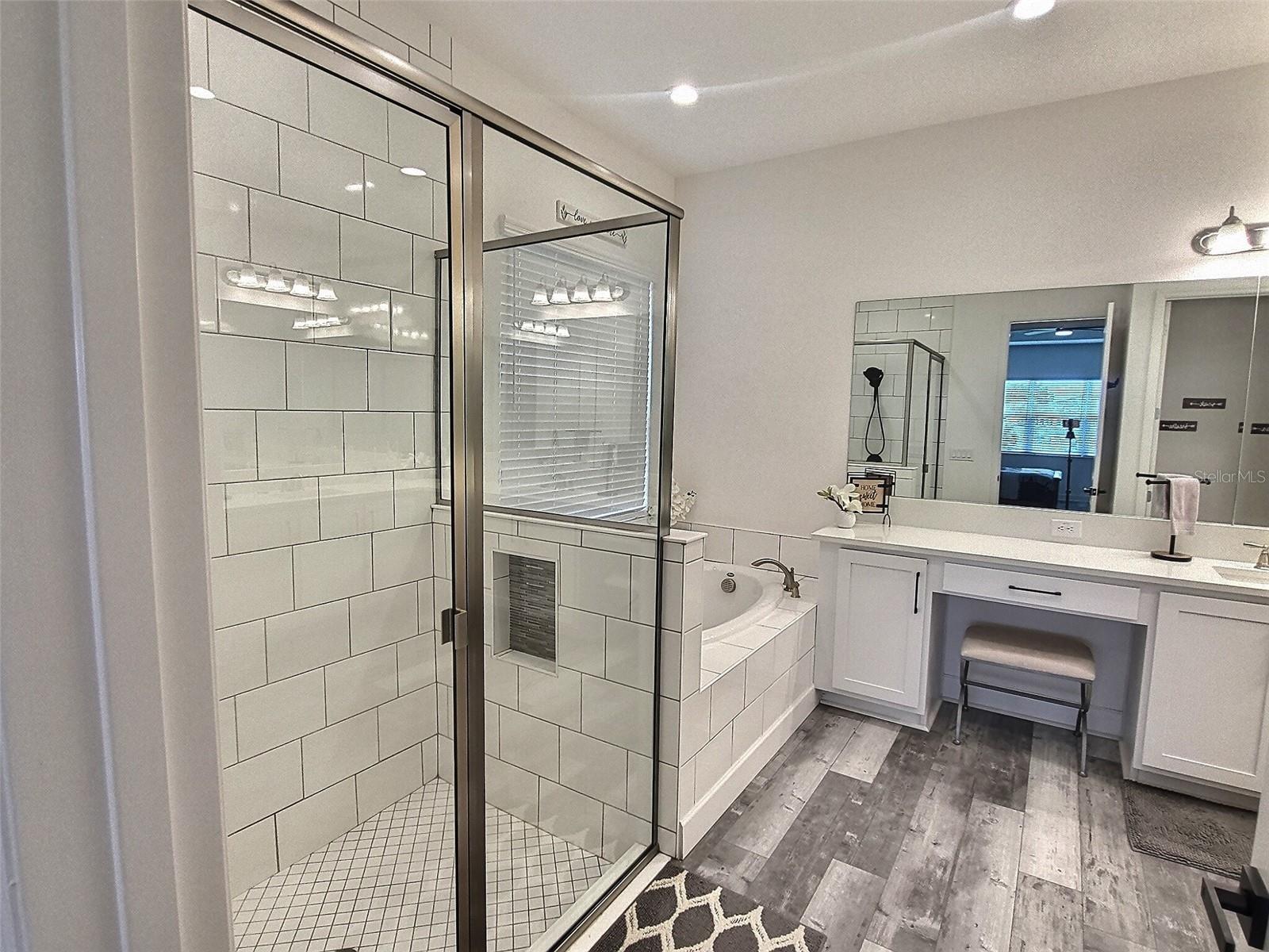 Listing photo id 14 for 3084 Acacia Bay Avenue
