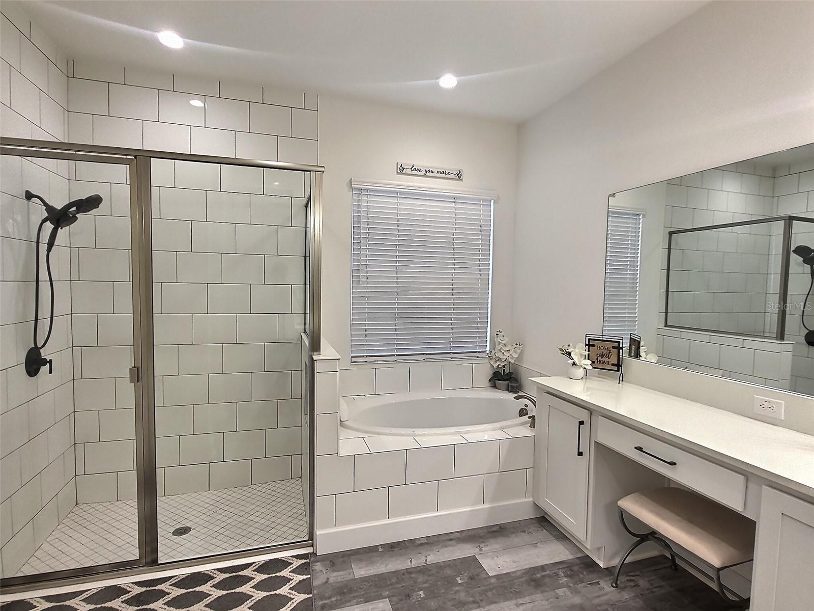 Listing photo id 15 for 3084 Acacia Bay Avenue