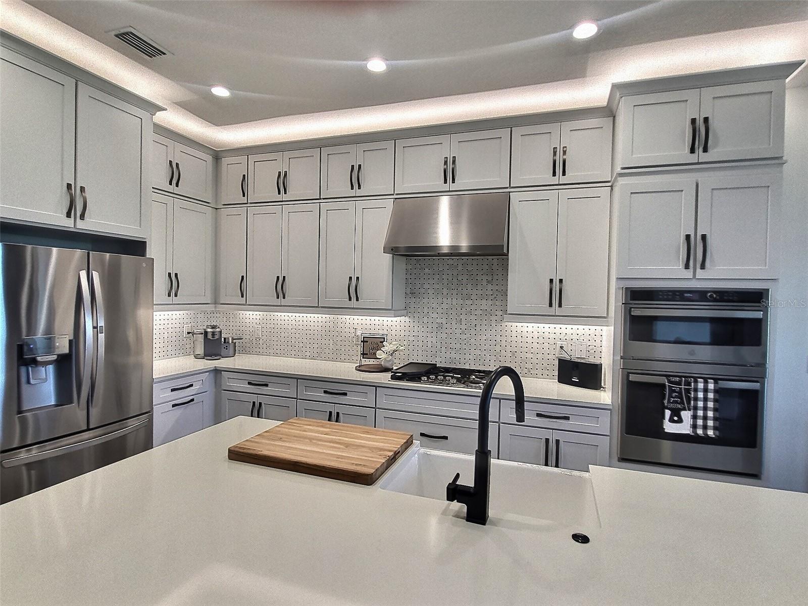 Listing photo id 4 for 3084 Acacia Bay Avenue