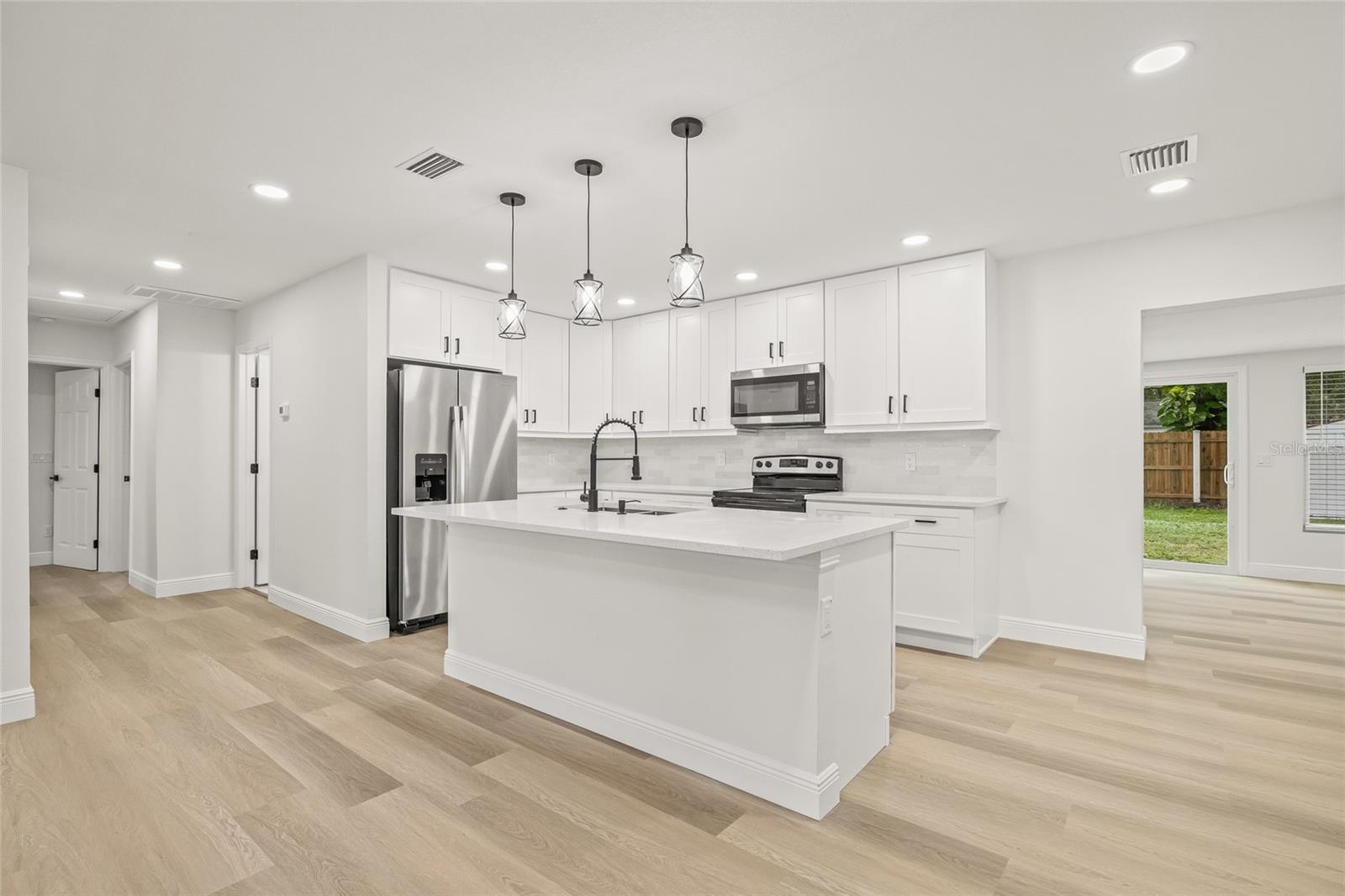 Image 13 of 47 For 10517 Hamner Avenue