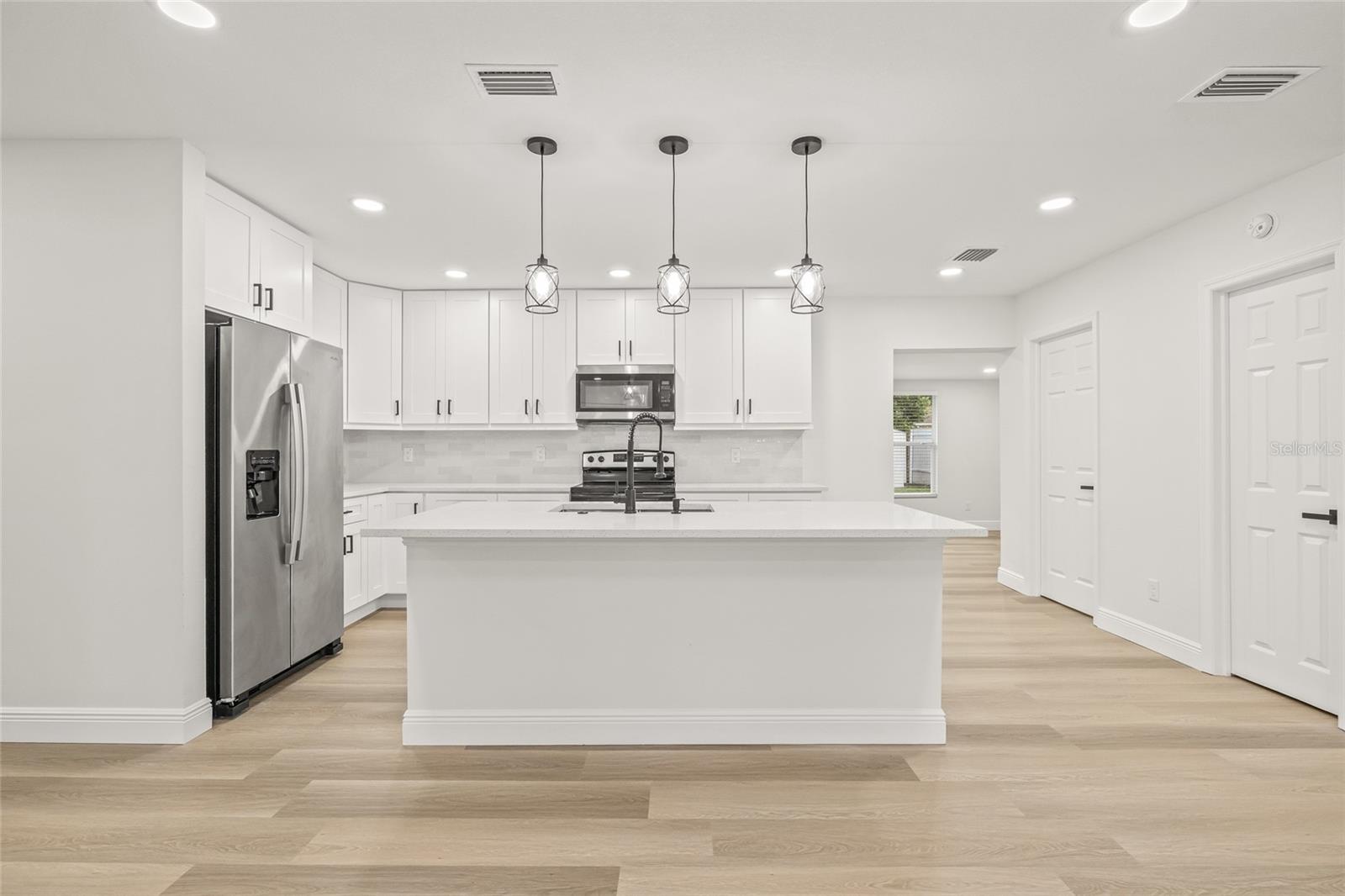 Image 14 of 47 For 10517 Hamner Avenue