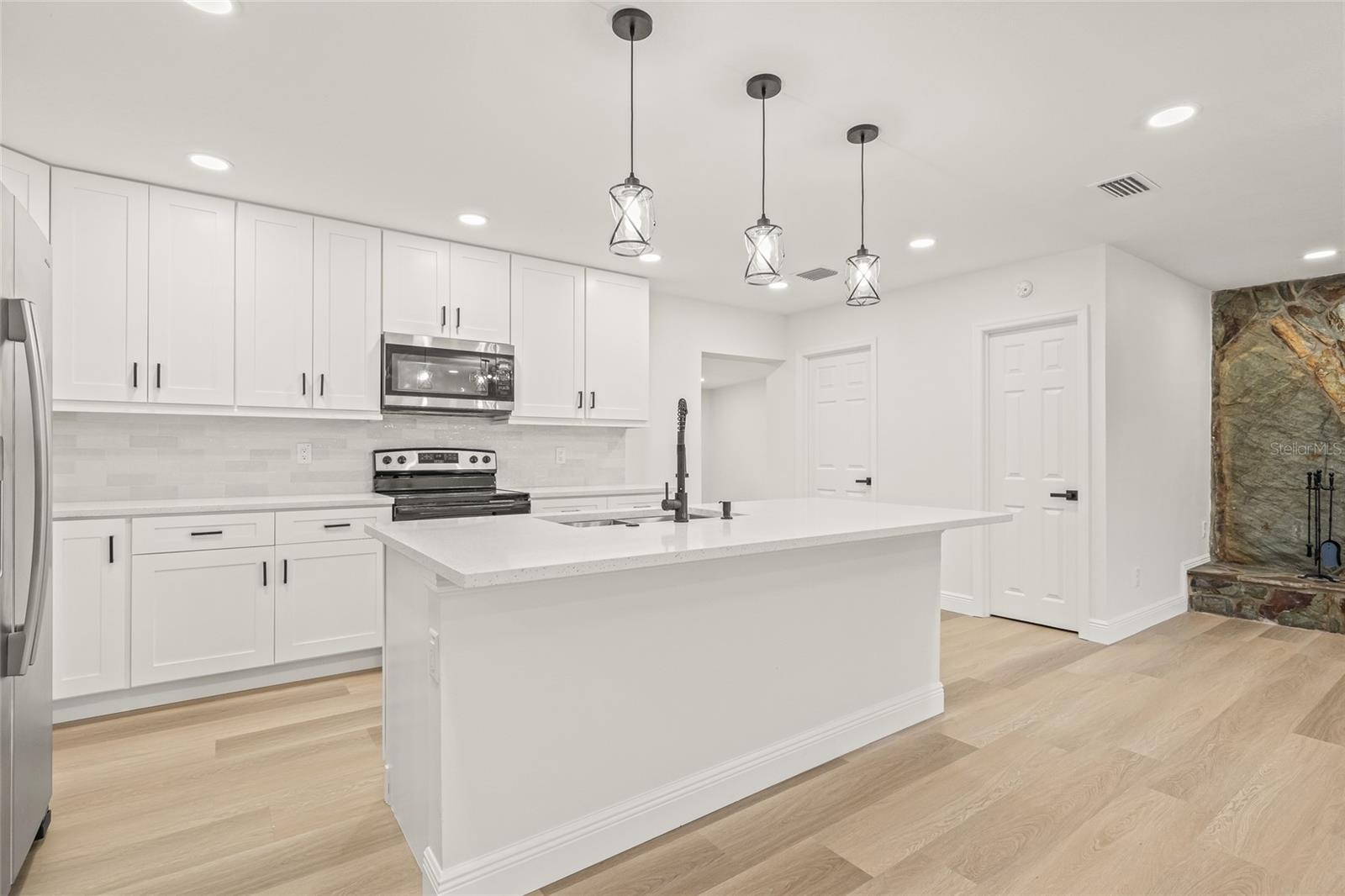 Image 15 of 47 For 10517 Hamner Avenue