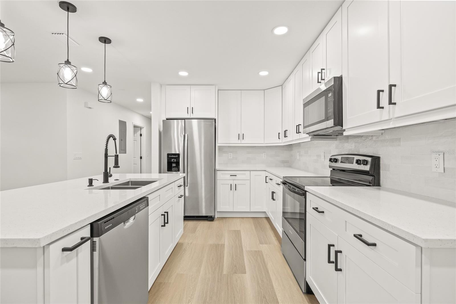 Image 16 of 47 For 10517 Hamner Avenue