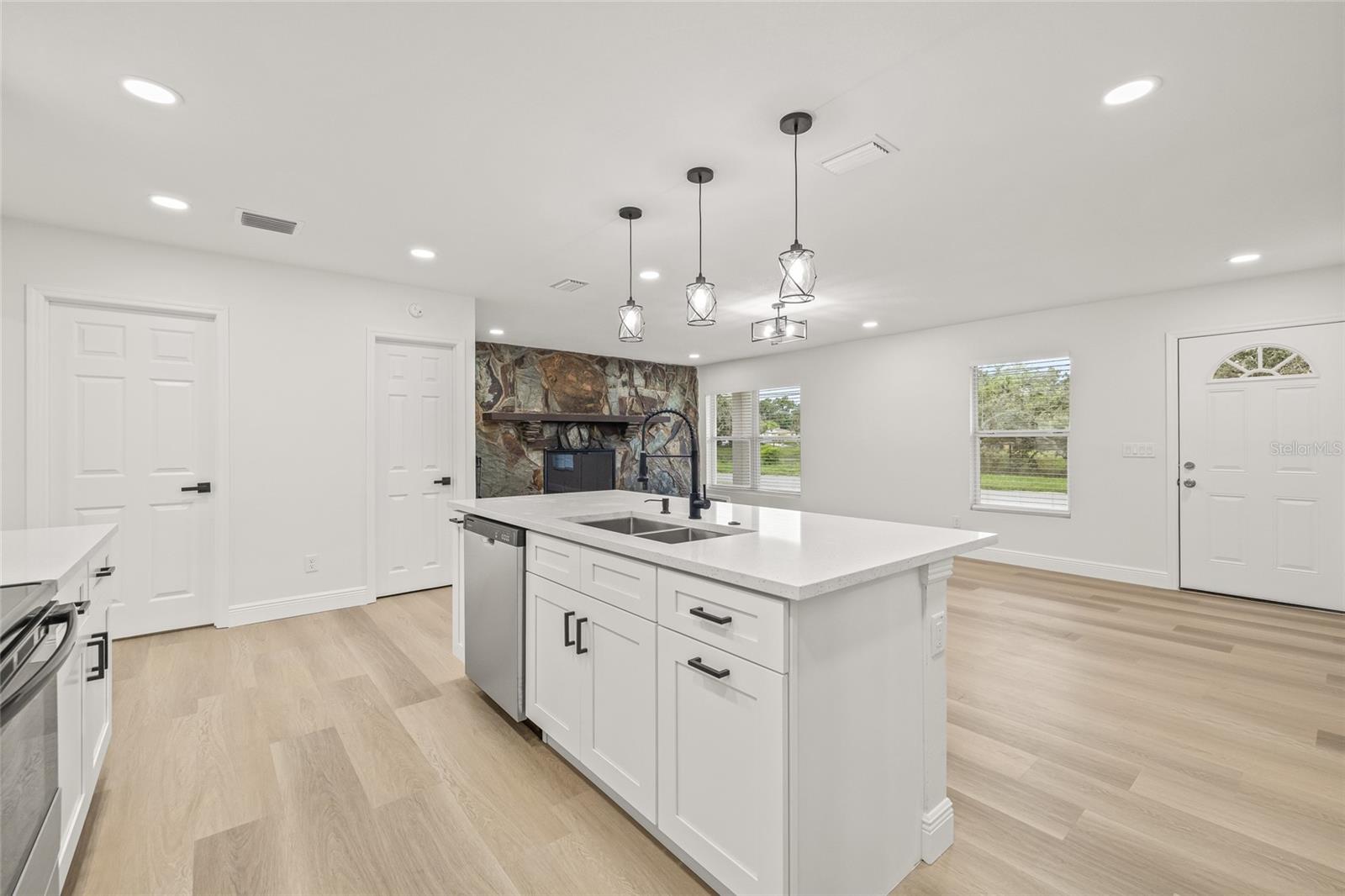 Image 17 of 47 For 10517 Hamner Avenue