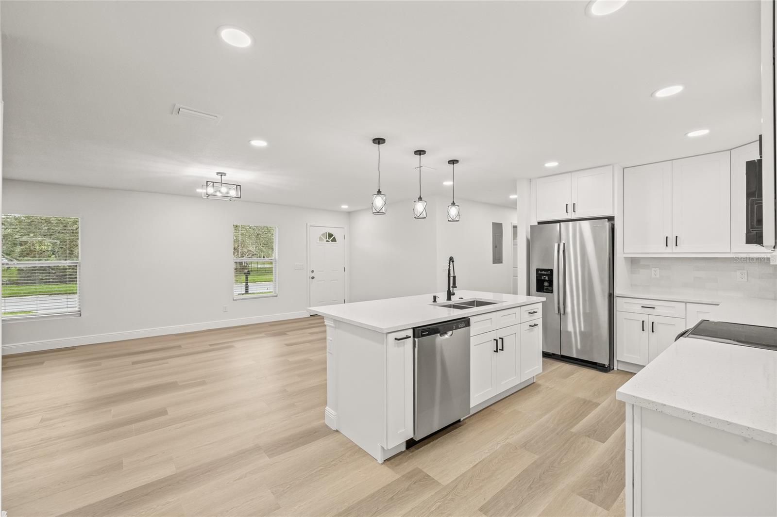 Image 18 of 47 For 10517 Hamner Avenue