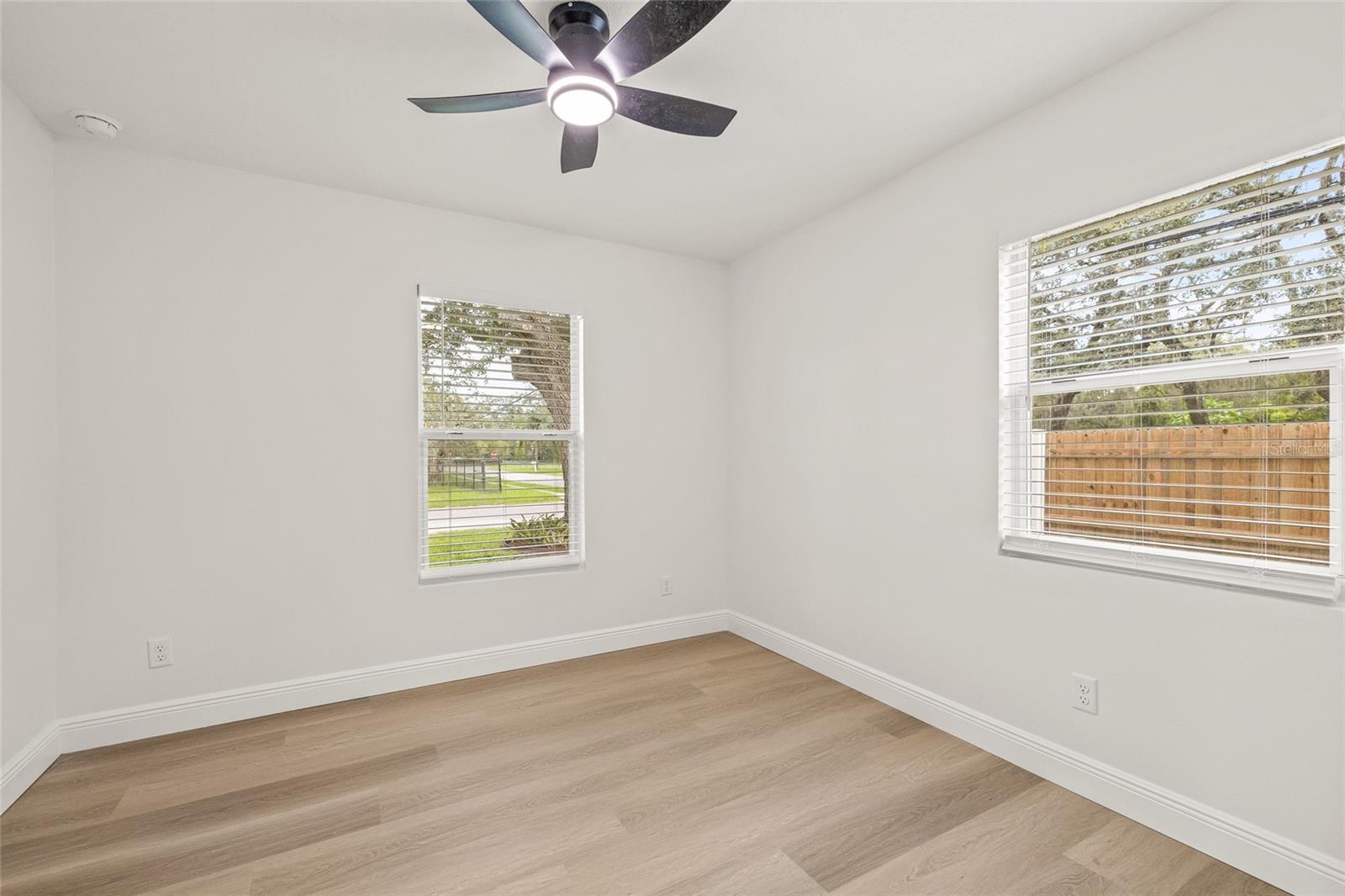 Image 21 of 47 For 10517 Hamner Avenue