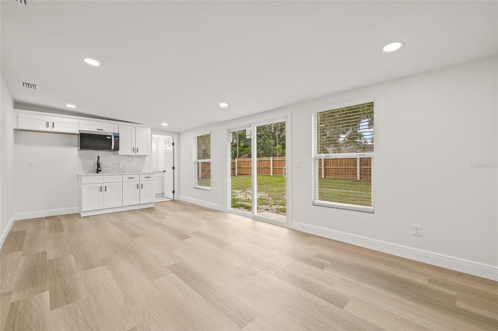 Image 27 of 47 For 10517 Hamner Avenue