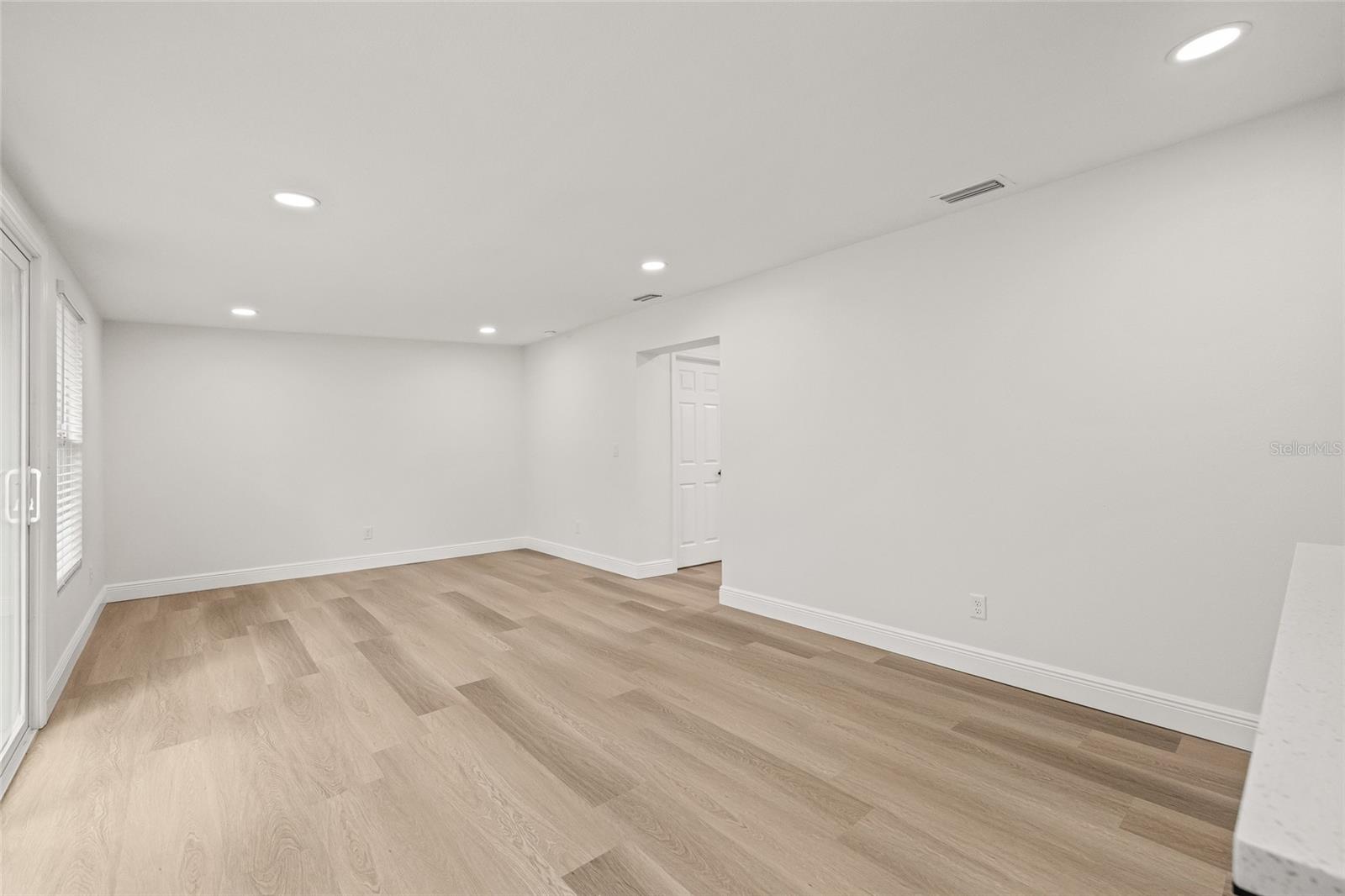 Image 30 of 47 For 10517 Hamner Avenue