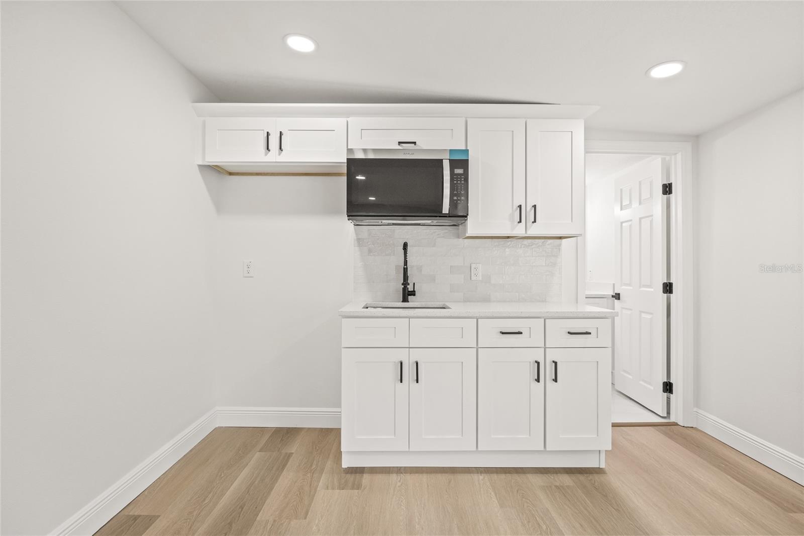 Image 31 of 47 For 10517 Hamner Avenue
