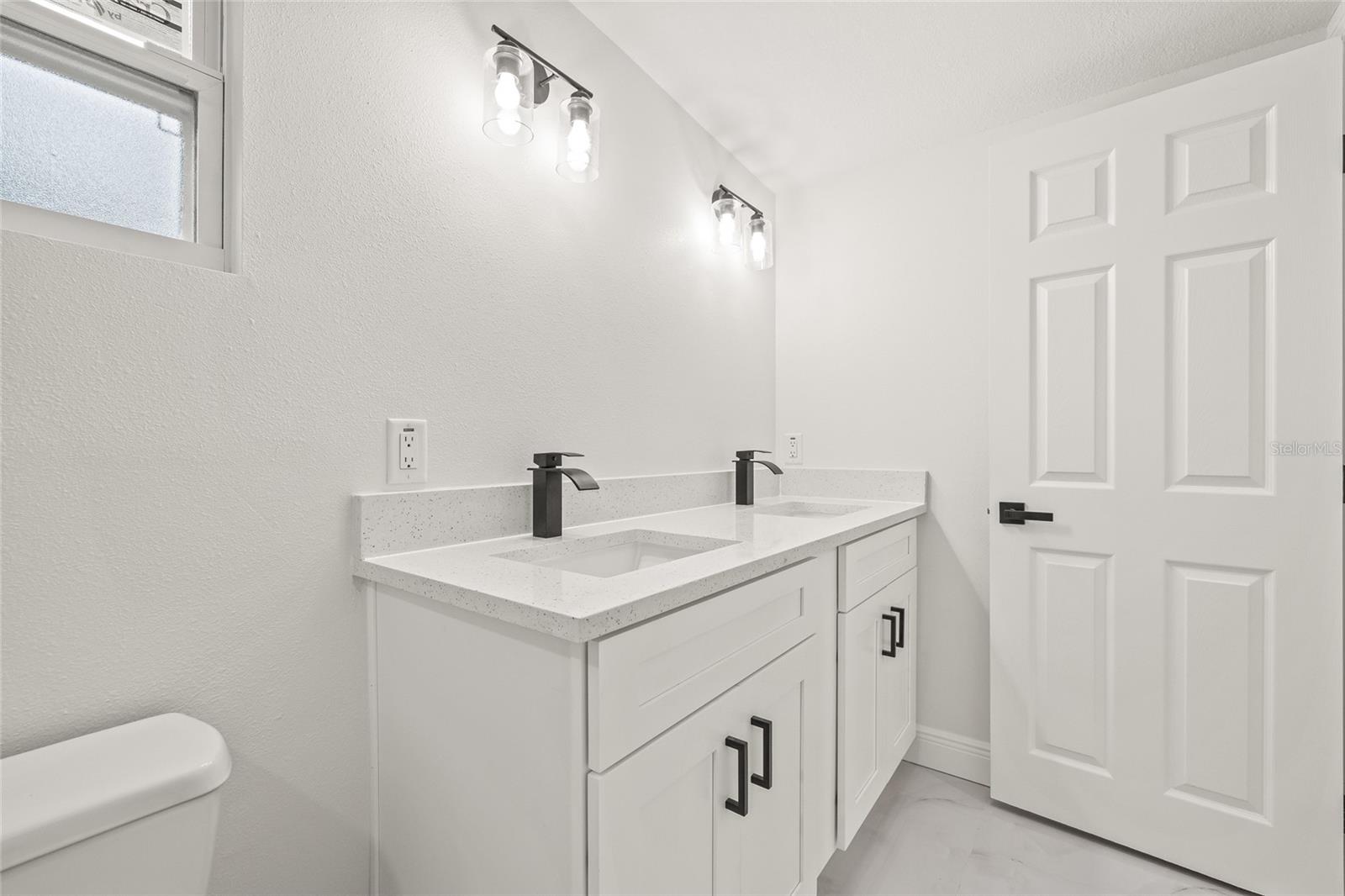 Image 34 of 47 For 10517 Hamner Avenue