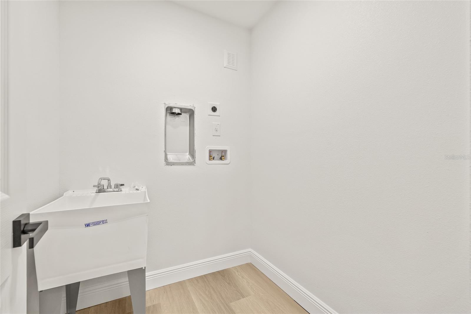 Image 36 of 47 For 10517 Hamner Avenue