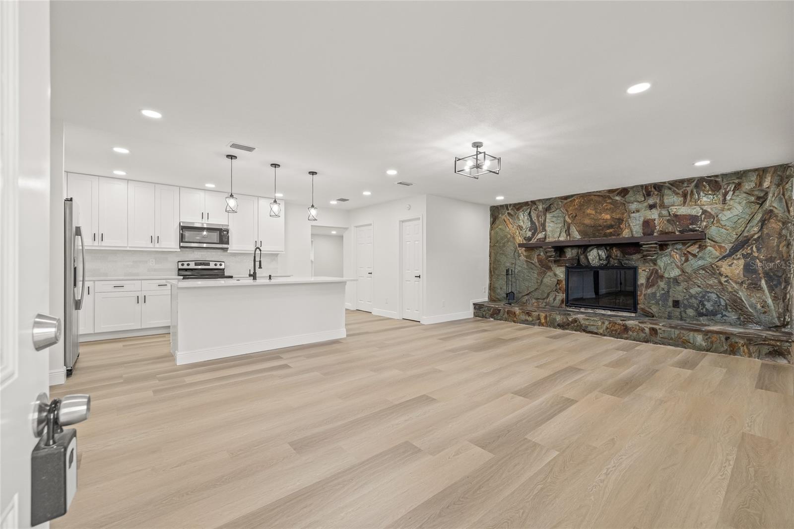 Image 8 of 47 For 10517 Hamner Avenue