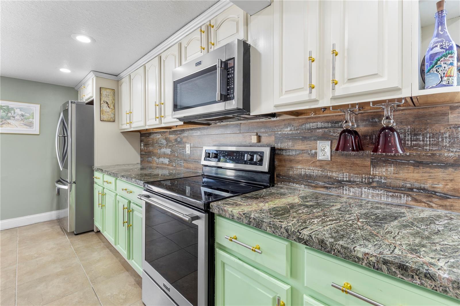 Listing photo id 9 for 5264 Idlewild Street