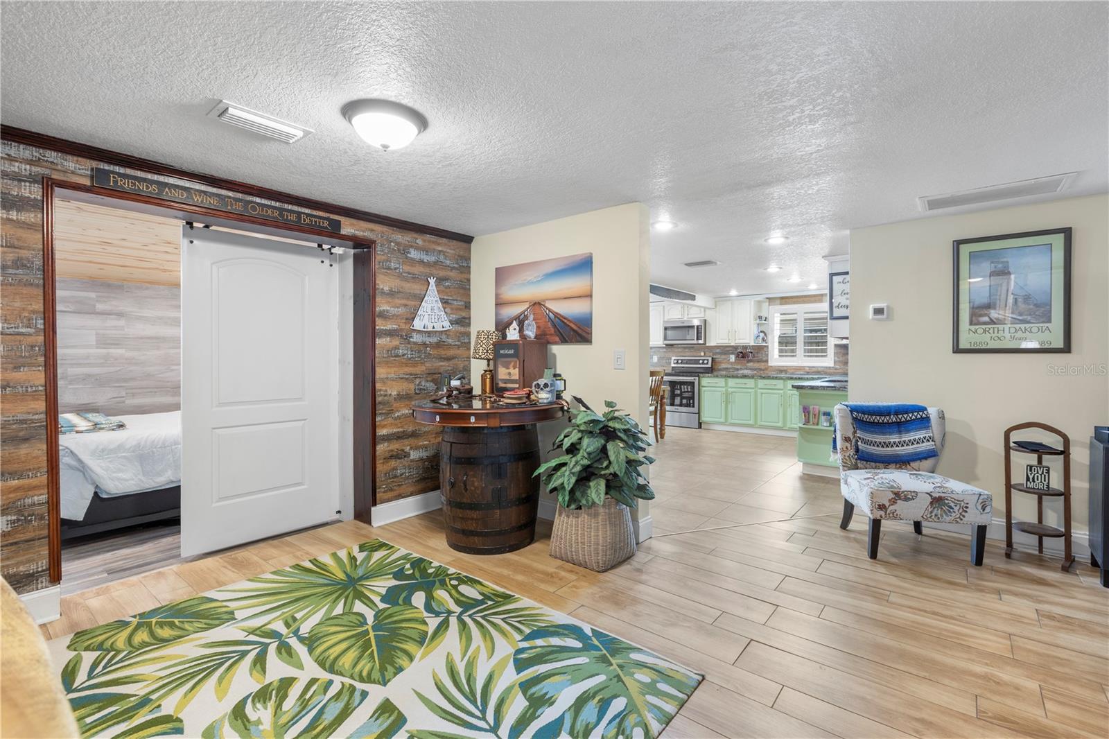 Listing photo id 12 for 5264 Idlewild Street