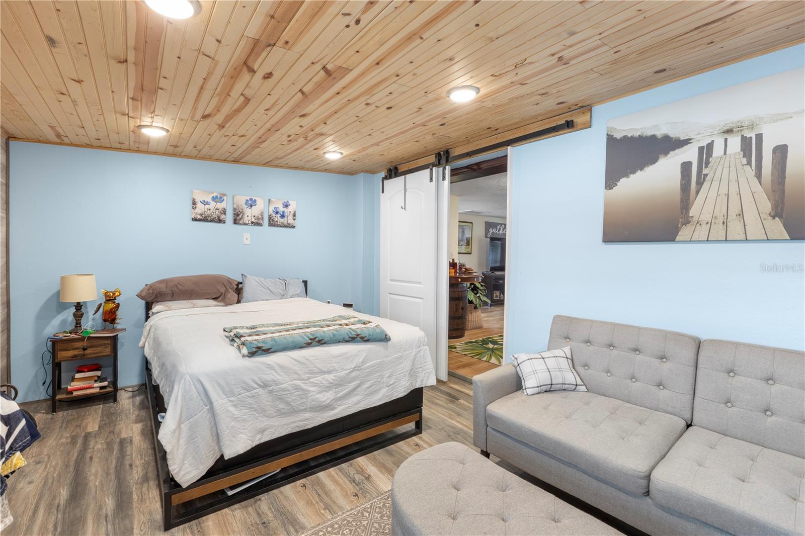 Listing photo id 15 for 5264 Idlewild Street