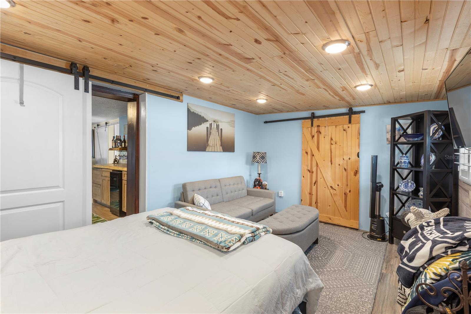 Listing photo id 16 for 5264 Idlewild Street