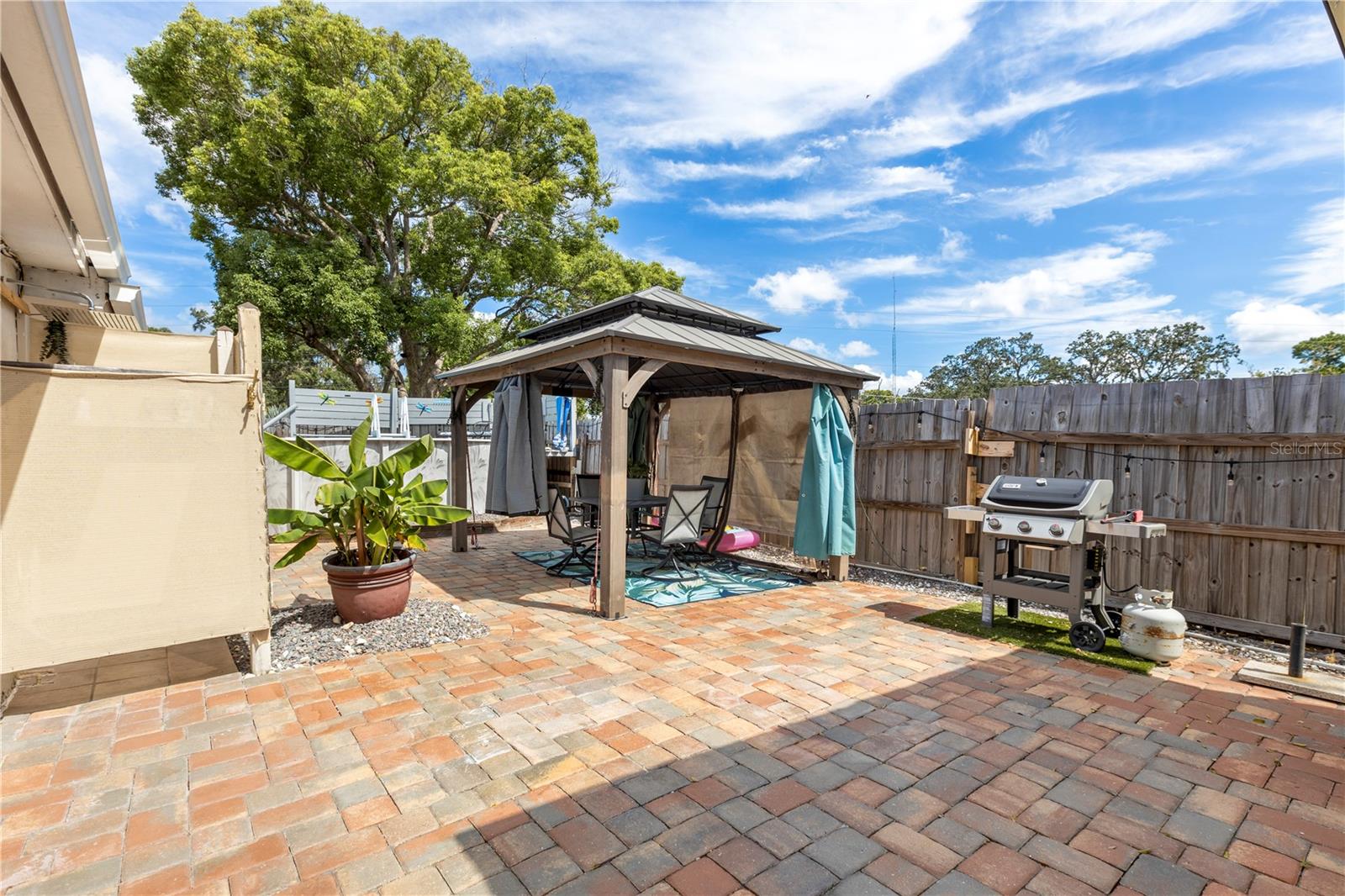 Listing photo id 24 for 5264 Idlewild Street