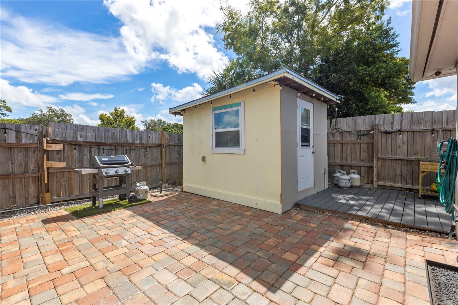 Listing photo id 25 for 5264 Idlewild Street