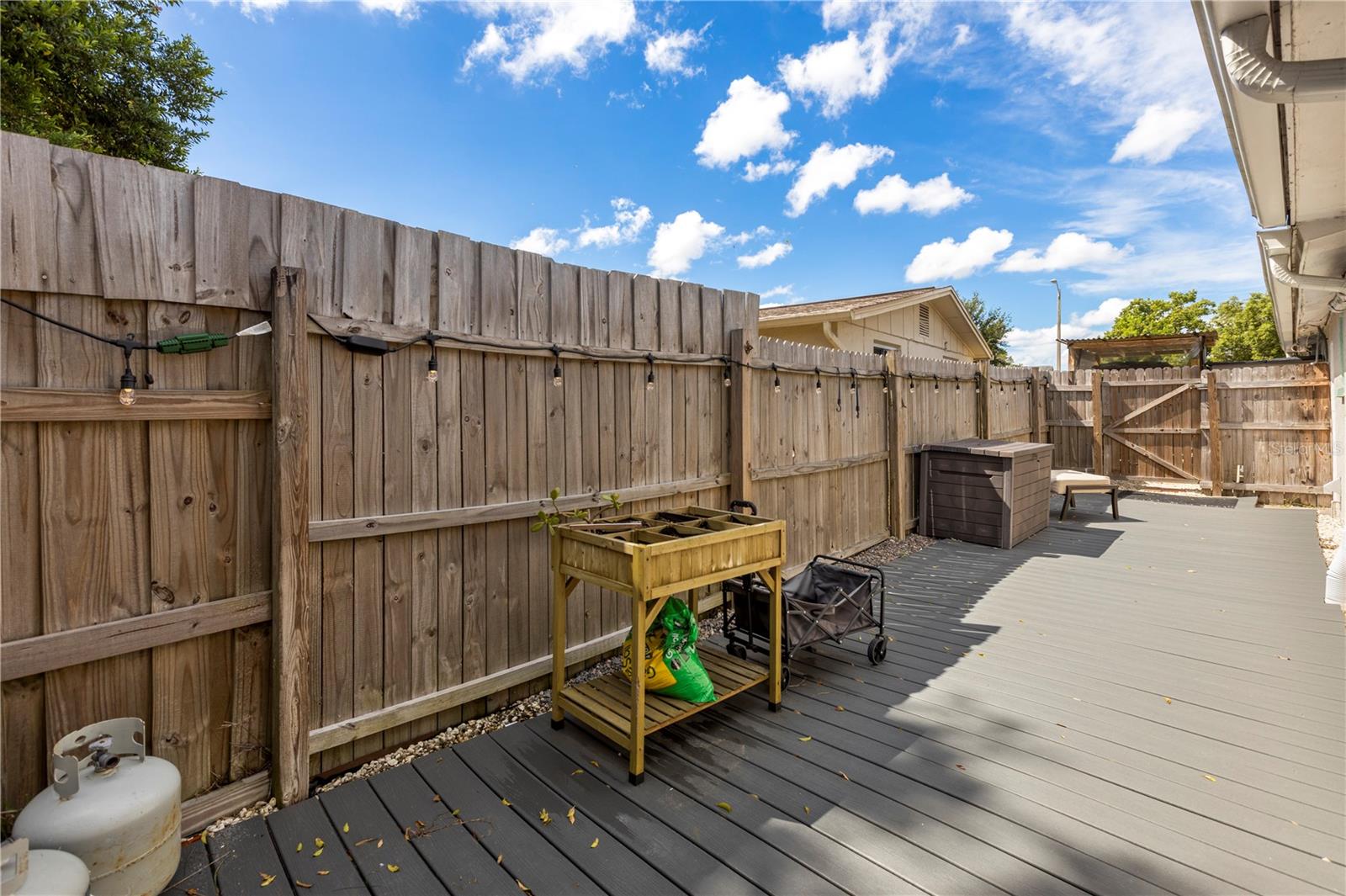 Listing photo id 27 for 5264 Idlewild Street