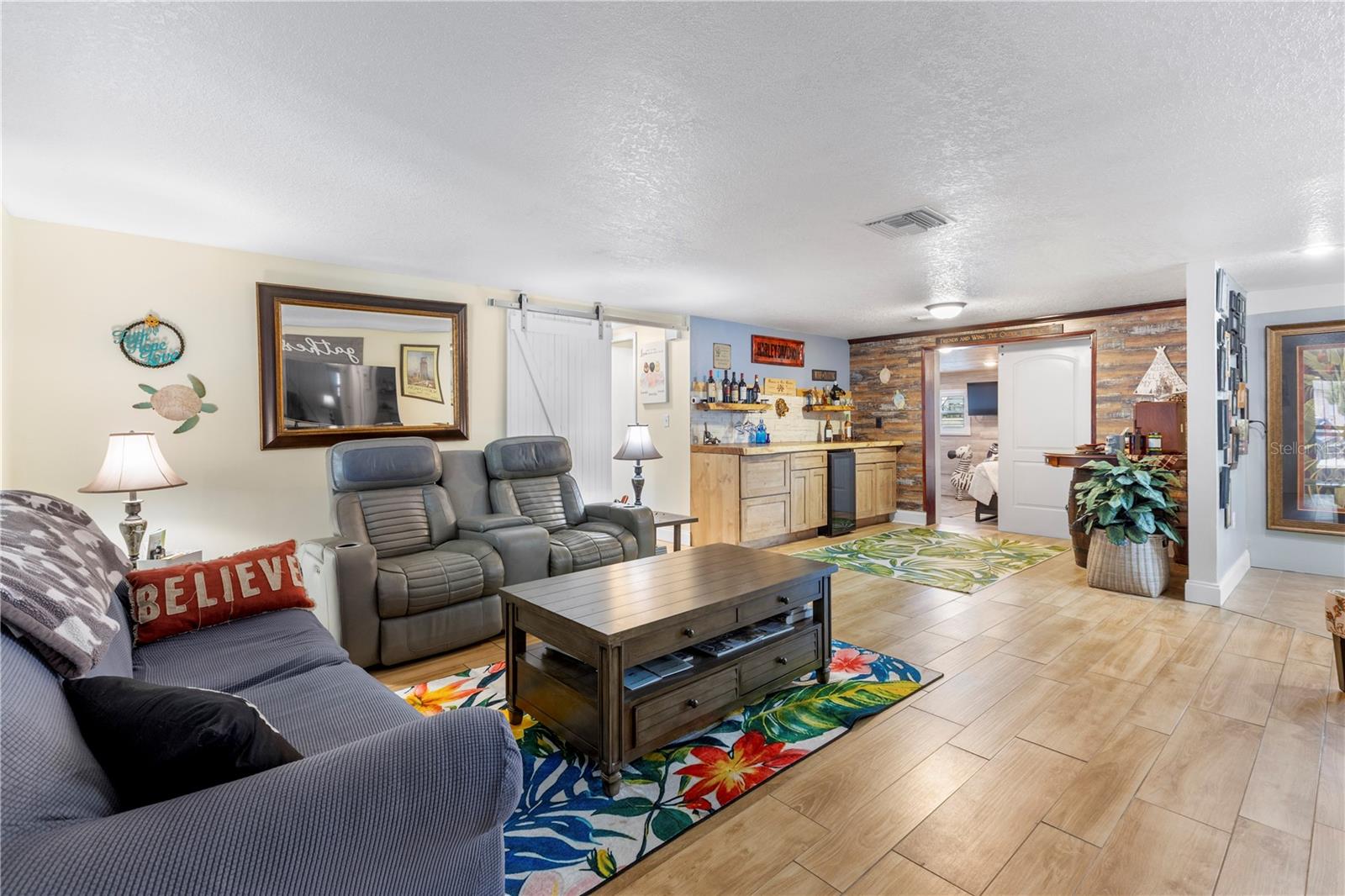 Listing photo id 1 for 5264 Idlewild Street