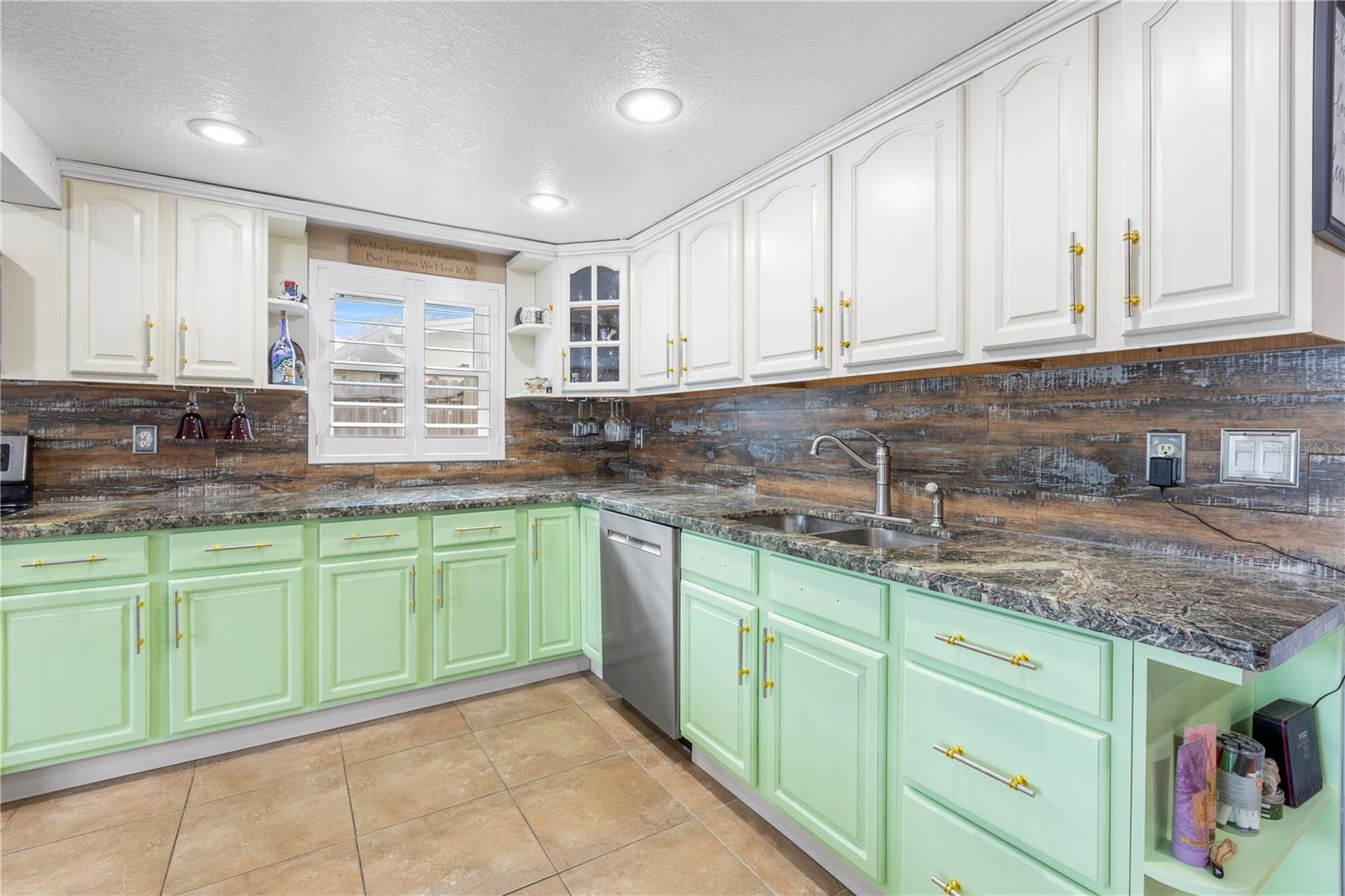 Listing photo id 5 for 5264 Idlewild Street