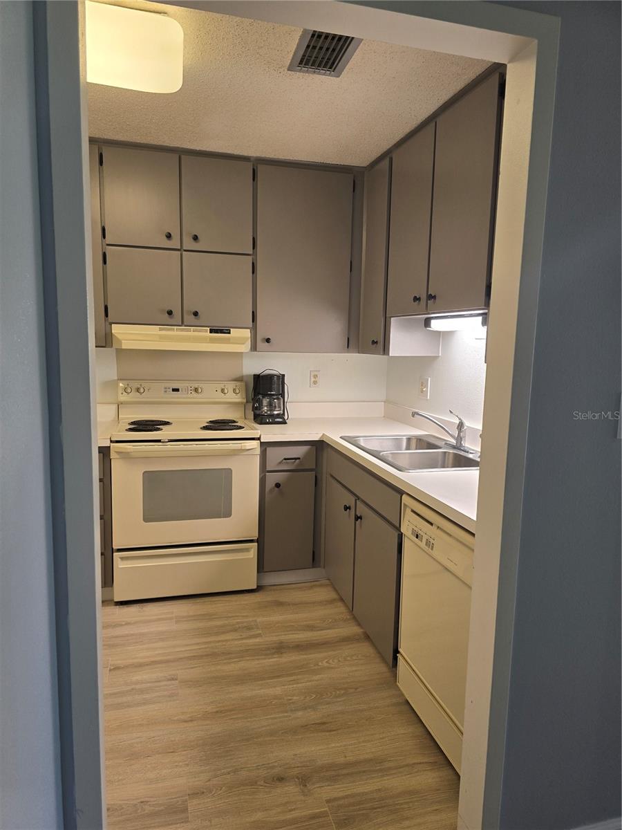 Image 14 of 40 For 2700 Bayshore Boulevard 1302
