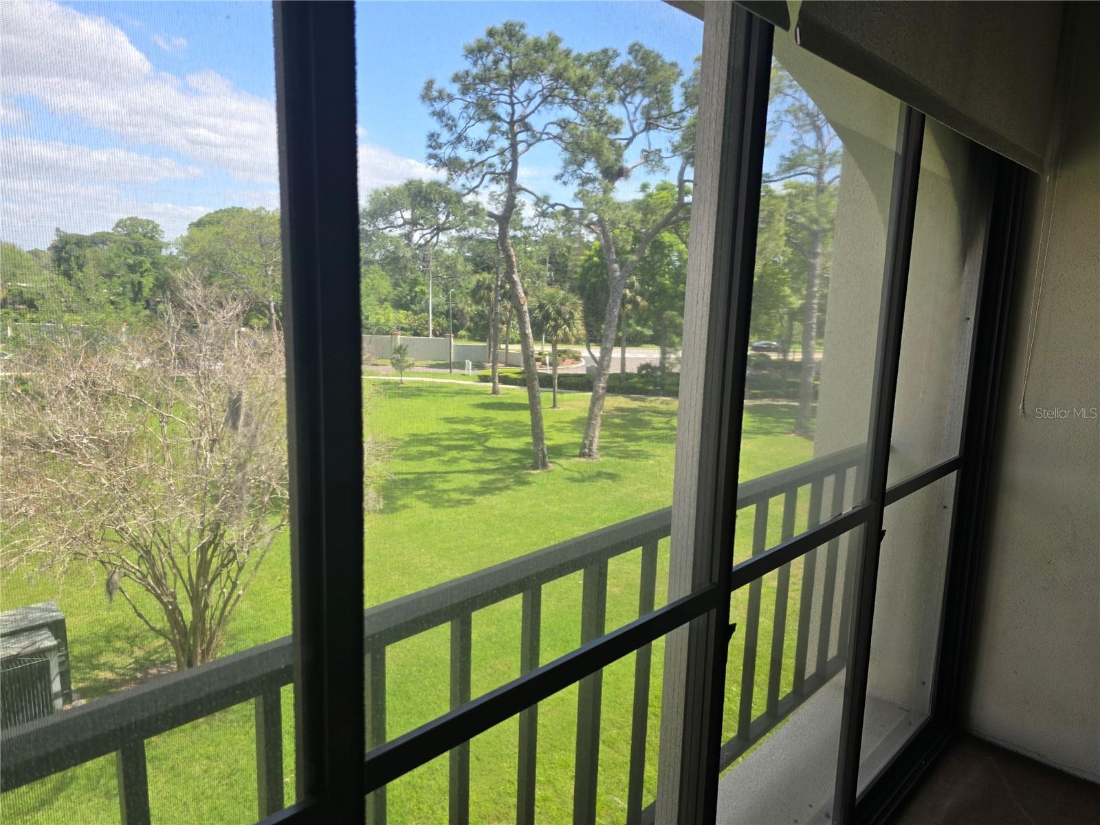 Image 3 of 40 For 2700 Bayshore Boulevard 1302