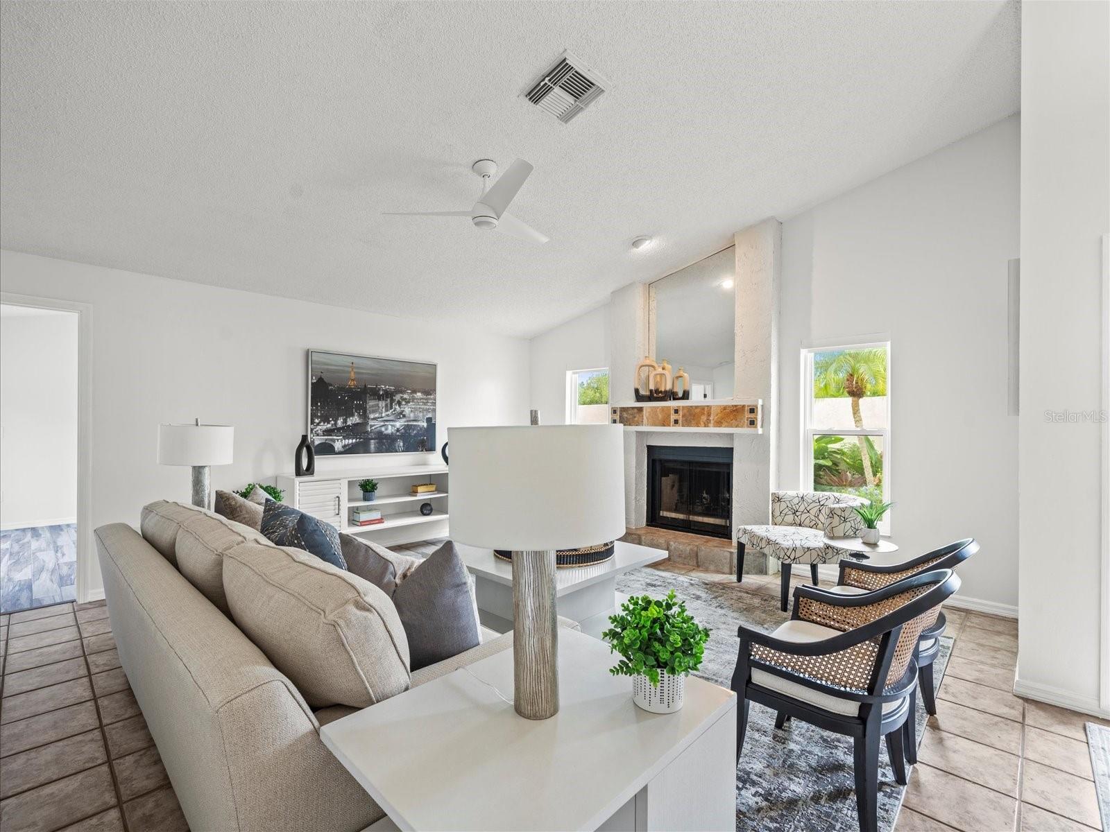 Listing photo id 13 for 13512 Sobrado Drive