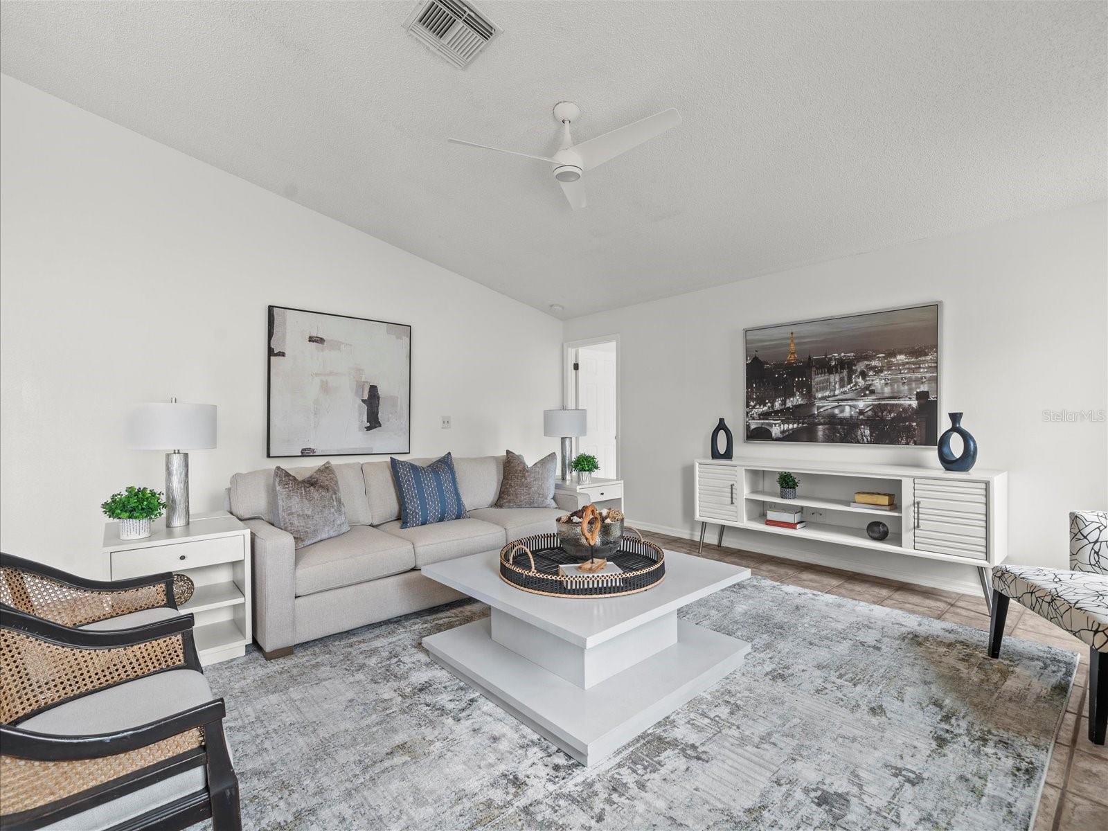 Listing photo id 14 for 13512 Sobrado Drive