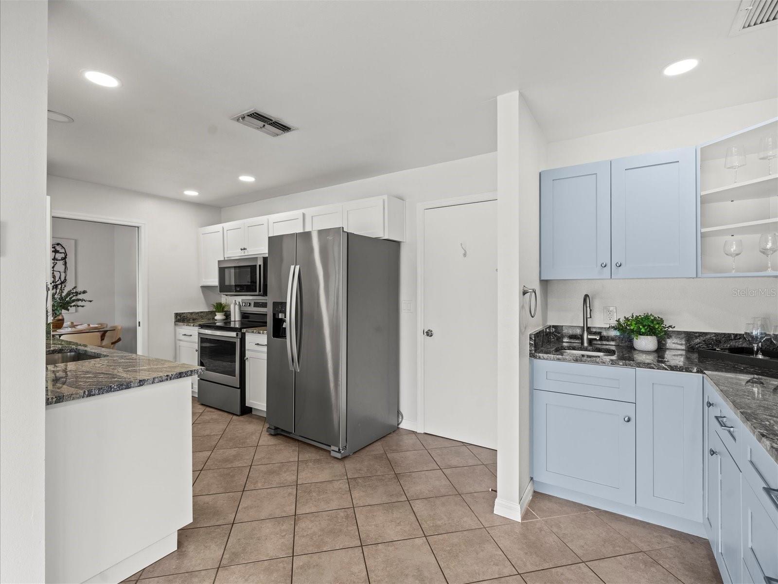 Listing photo id 27 for 13512 Sobrado Drive